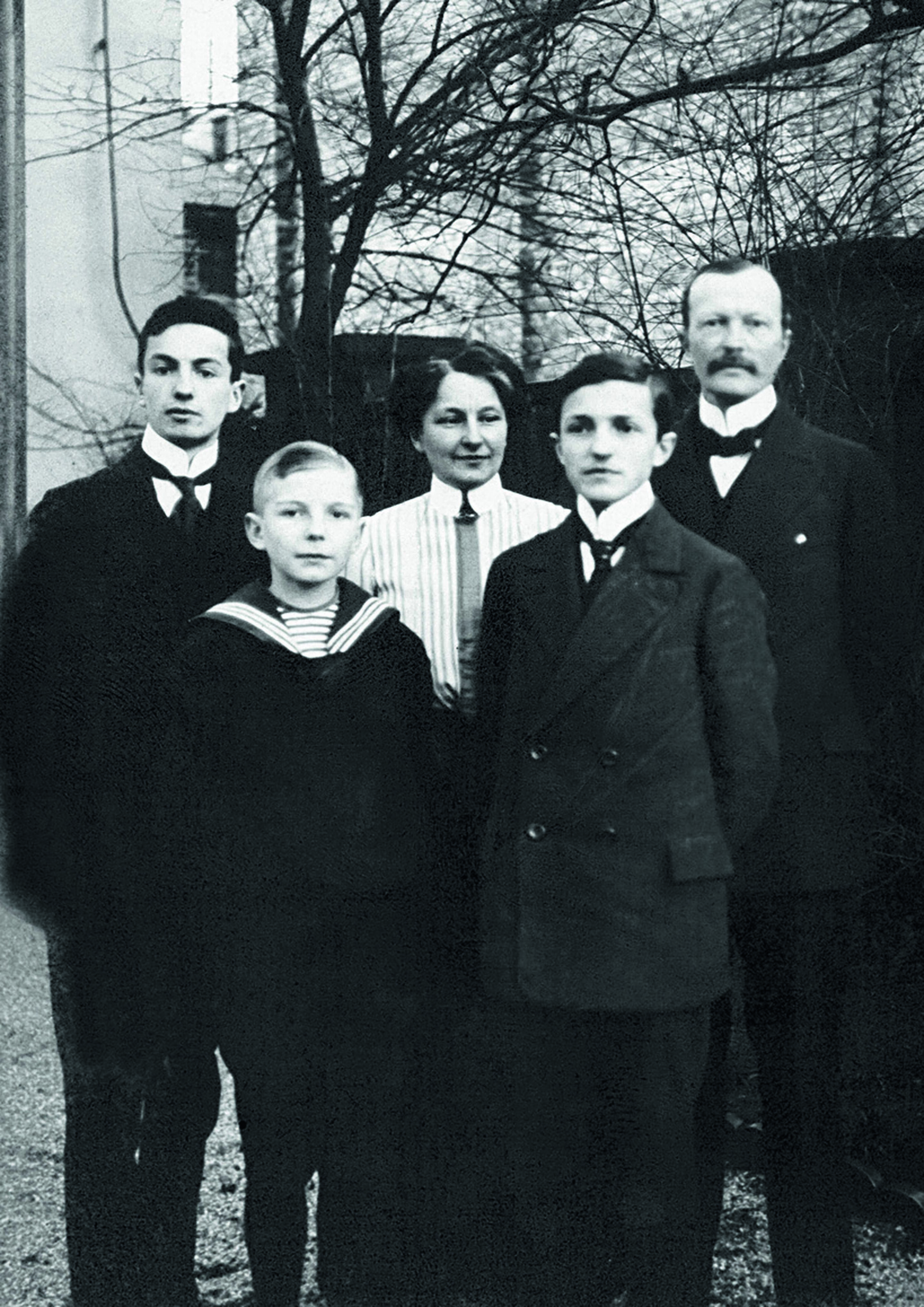 Anniversary magazine History - What`s in a name - young Heinrich Fikentscher (2nd from L) had the best stroke of genius with the Audi name