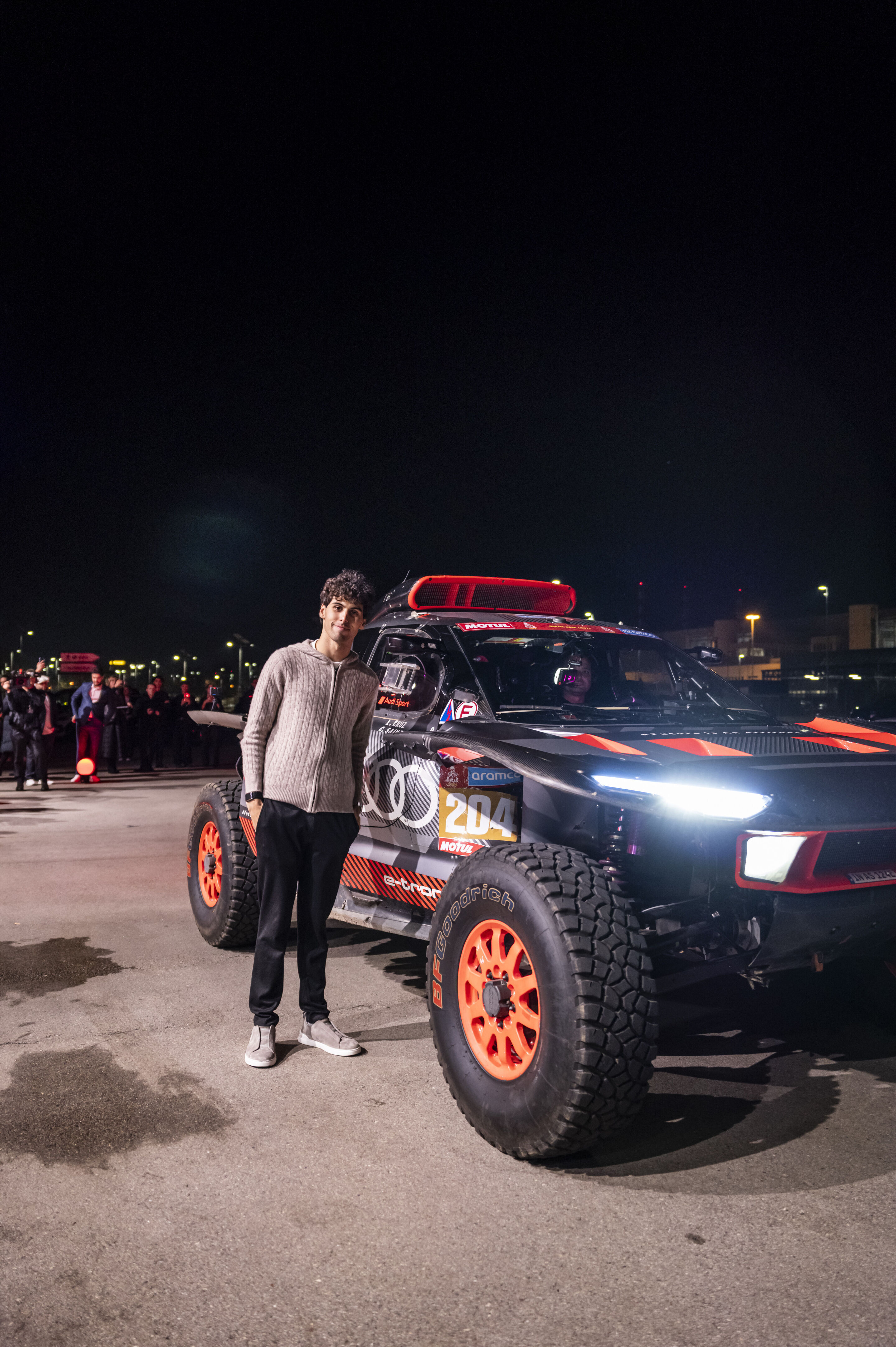 Motorsport-Legenden begrüßen den Audi R26 Concept - Zu Gast beim Event „Audi One“ in München, 12. November 2025: Gabriel Bortoleto am Audi RS Q e-tron (Dakar)