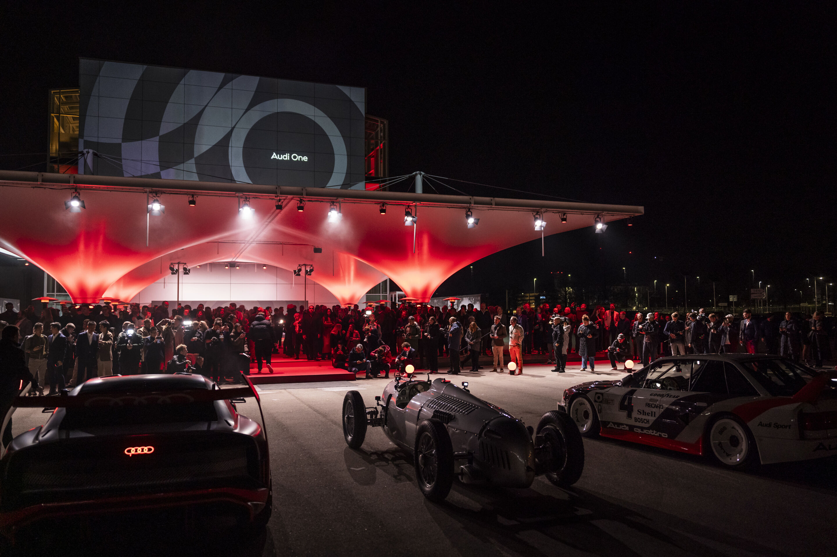 Motorsport-Legenden begrüßen den Audi R26 Concept - Audi Fahrer-Legenden sind zu Gast beim Event „Audi One“ in München, 12. November 2025