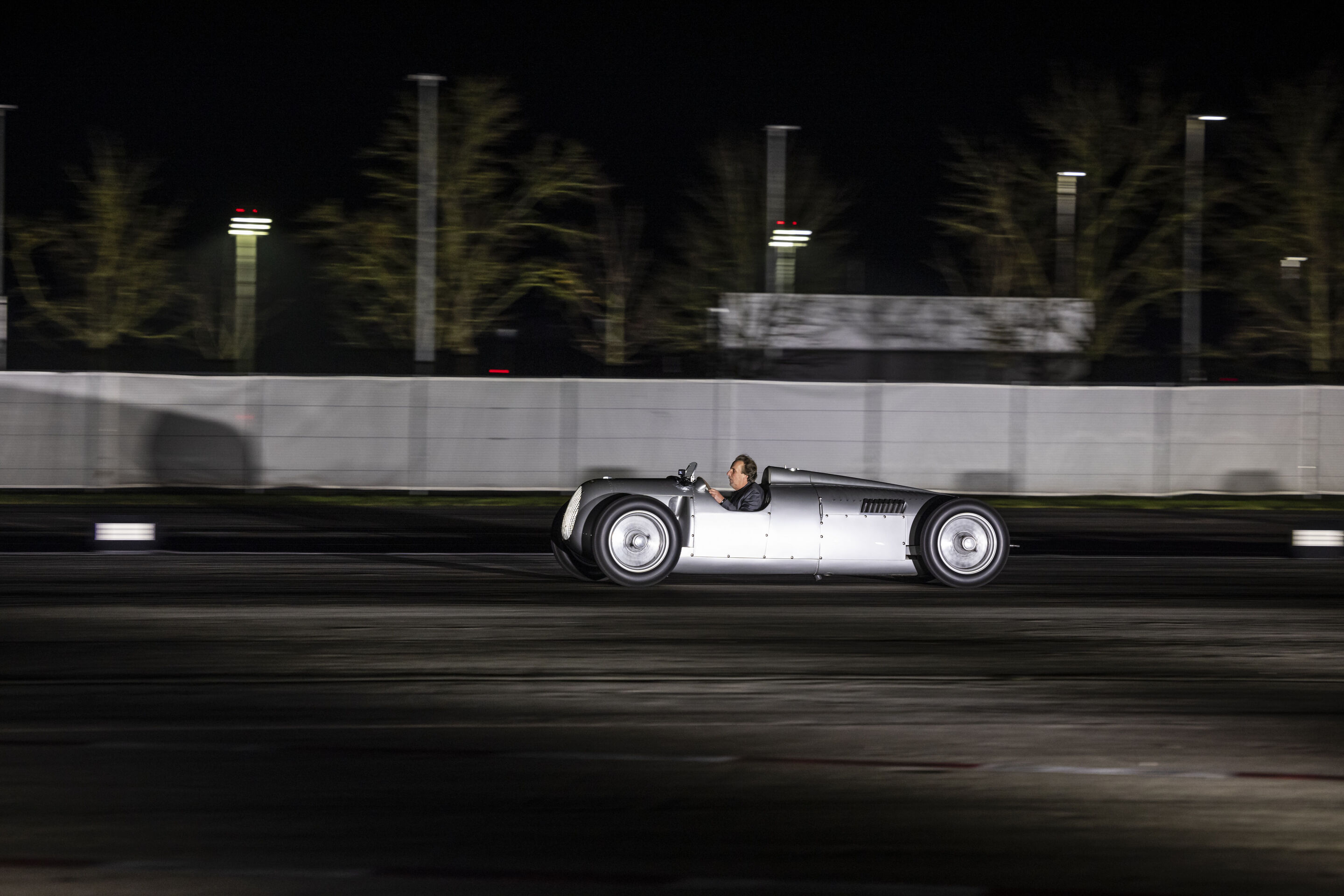 Motorsport-Legenden begrüßen den Audi R26 Concept - Audi Fahrer-Legenden sind zu Gast beim Event „Audi One“ in München, 12. November 2025: Frank Biela im Auto Union Typ C
