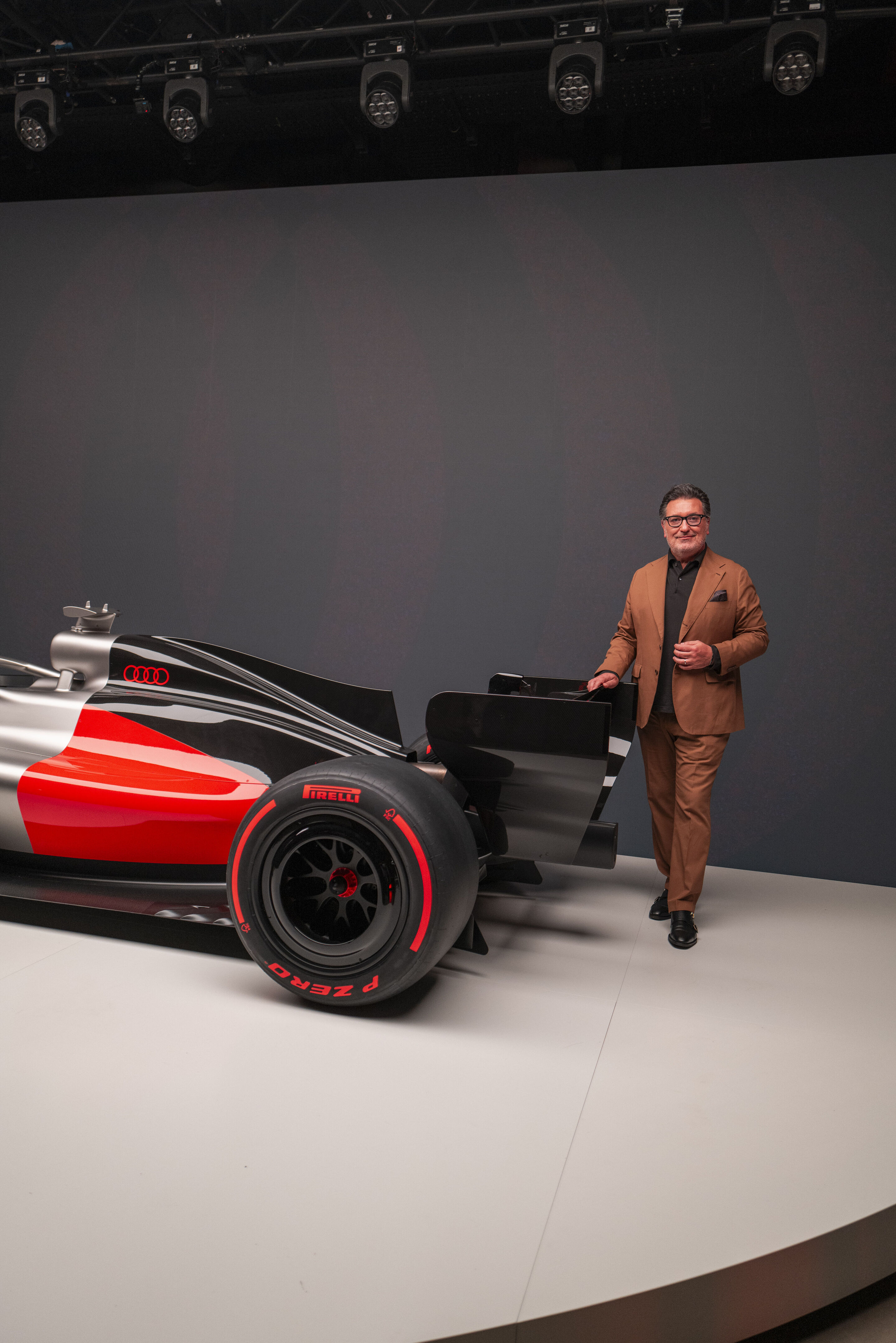 Audi enthüllt Design für die Formel 1 - Chief Creative Officer Massimo Frascella beim Reveal-Event „Audi One“ in München, 12. November 2025