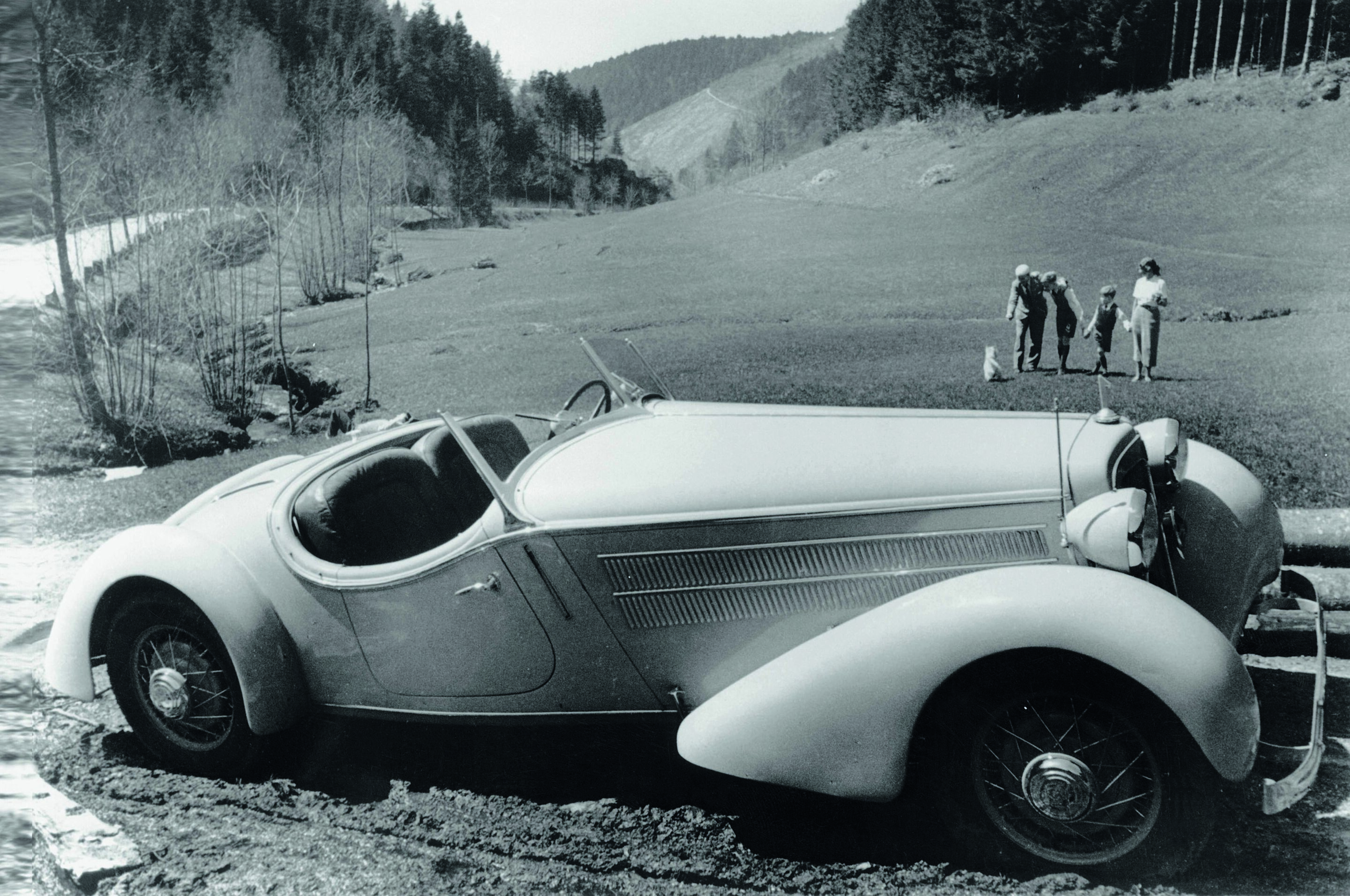 Jubiläumsmagazin Historie - Audi Front 225 Roadster auf einem Pressefoto von 1935