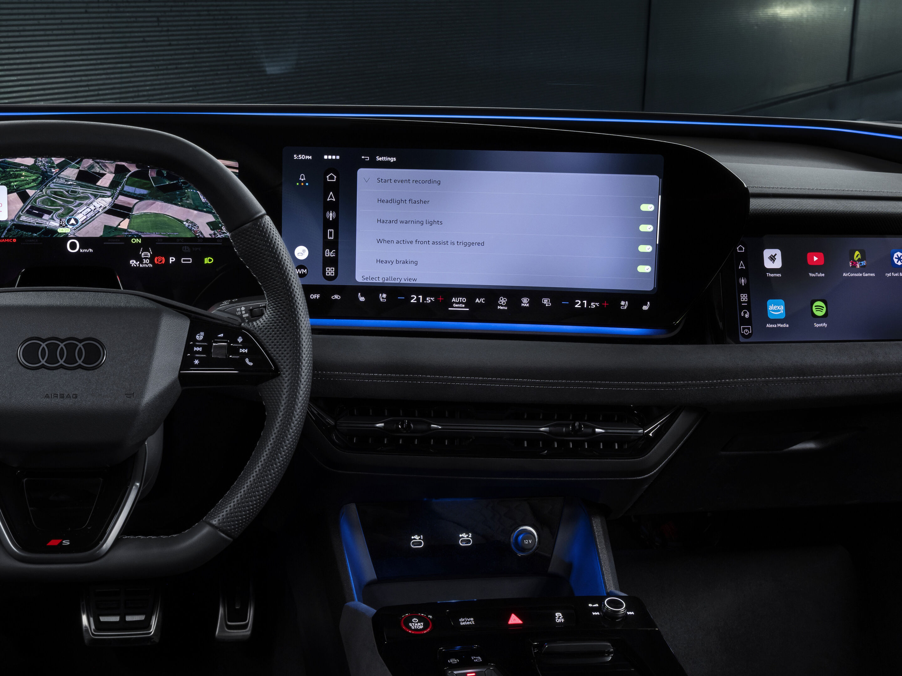 Updates für fünf Audi Baureihen: noch mehr Emotionen, Komfort und Features - Die optionale Dashcam im Fuß des Innenspiegels zeichnet das Verkehrsgeschehen in 4K-Auflösung auf – inklusive HDR und Ereignisfunktion.