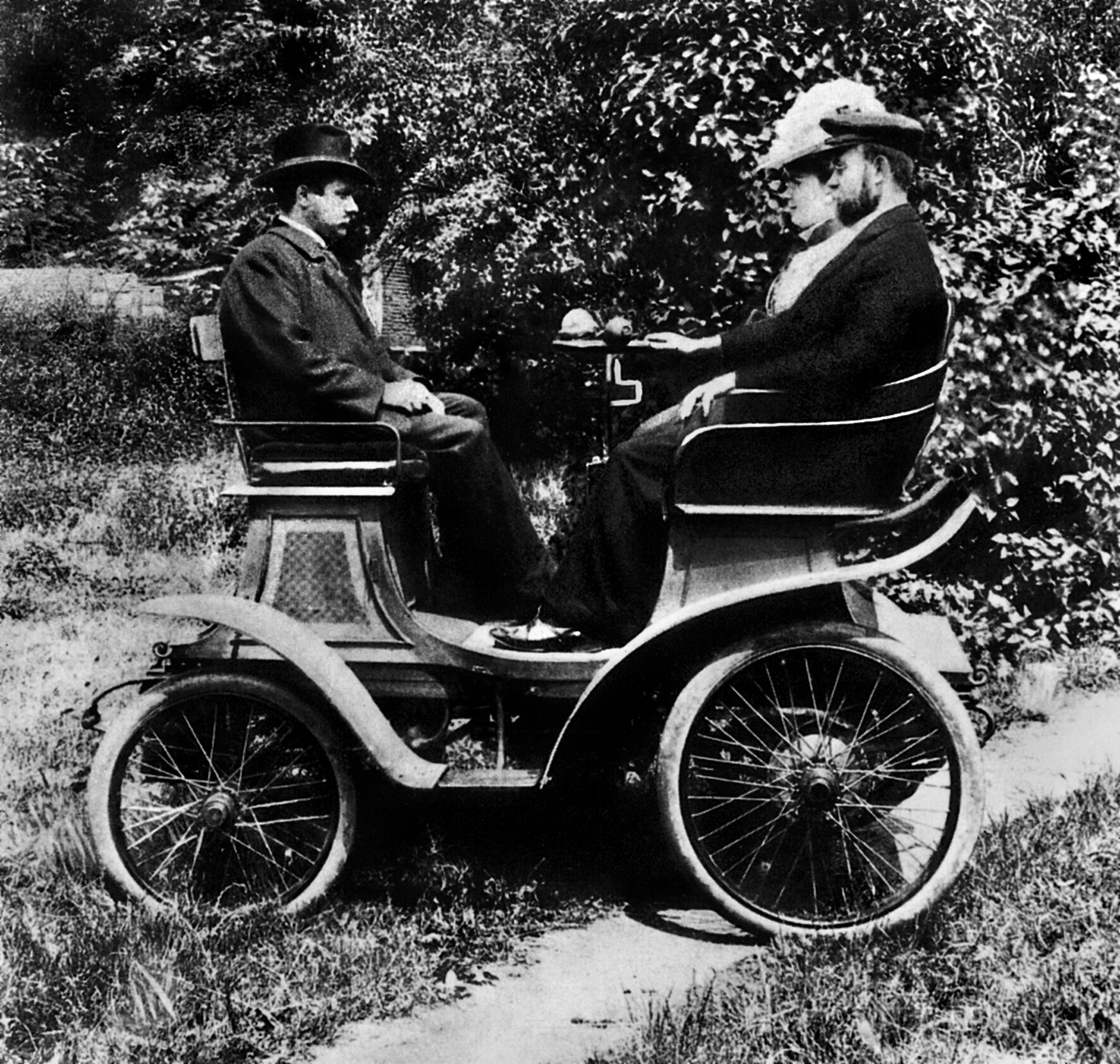 Audi Tradition to commemorate numerous anniversaries in 2026 - August Horch designed his first automobile in 1901: the Vis-à-Vis model, featuring a seating arrangement where driver and passengers faced each other.