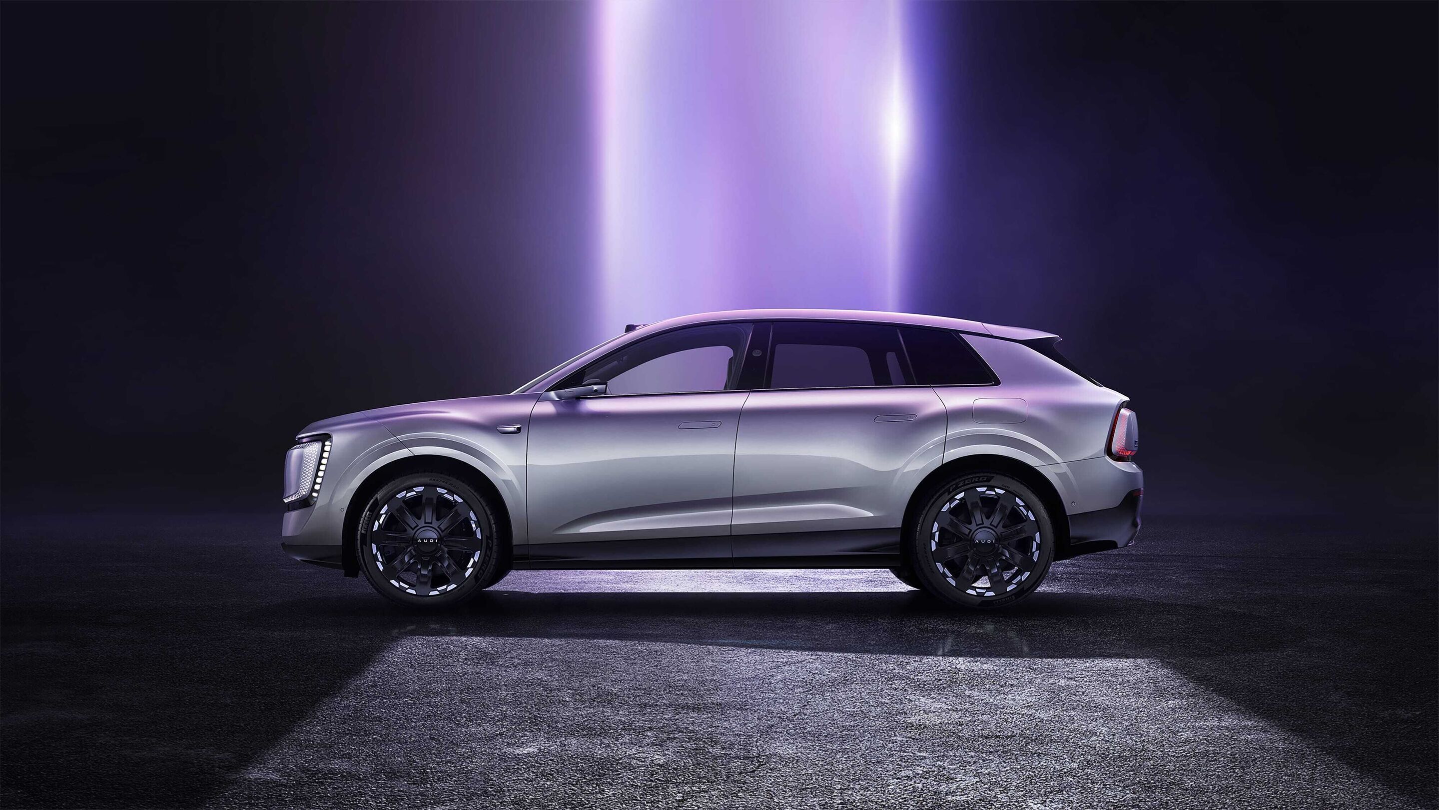 AUDI E7X - Indoor-Standaufnahme, Exterieur, Seitenansicht
