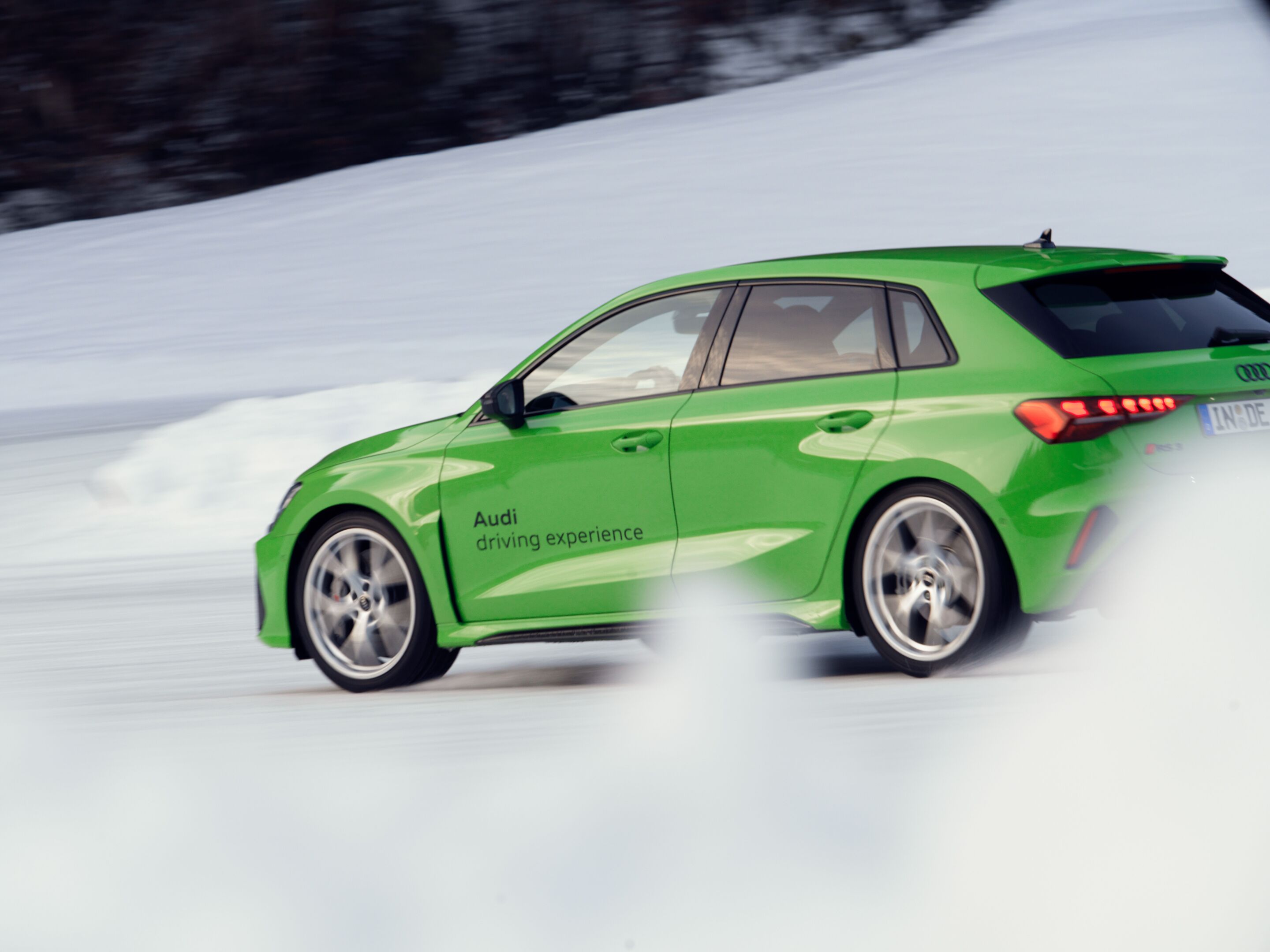 Audi RS 3 Sportback - Dynamic photo,
Colour: Kyalami green