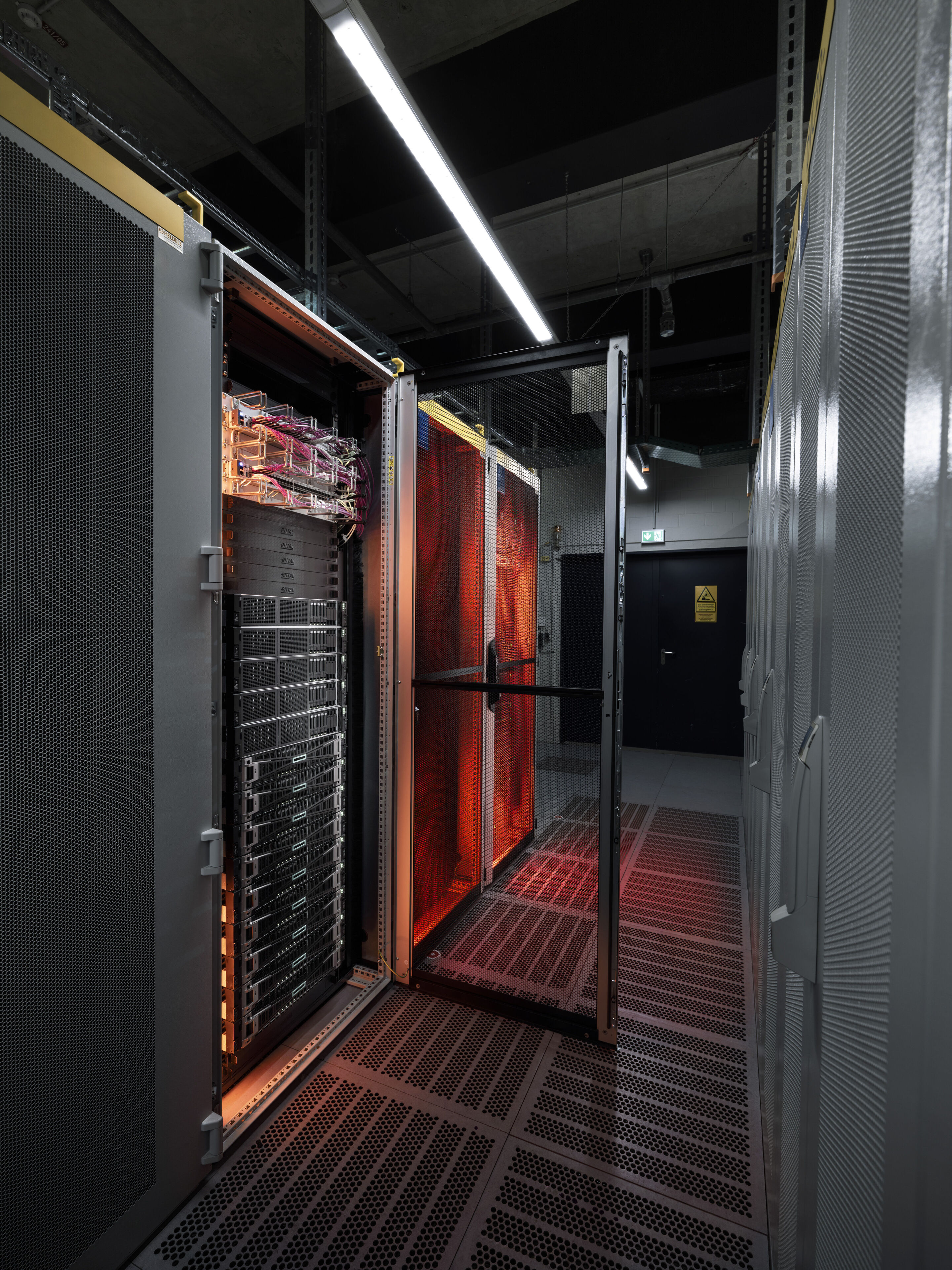 Audi beschleunigt den Einsatz Künstlicher Intelligenz in der Produktion - Audi nimmt die Edge Cloud for Production (EC4P) in der Großserienumgebung in Betrieb. Die EC4P ermöglicht es, klassische Automatisierungstechnik mit der Flexibilität und Rechenleistung...
