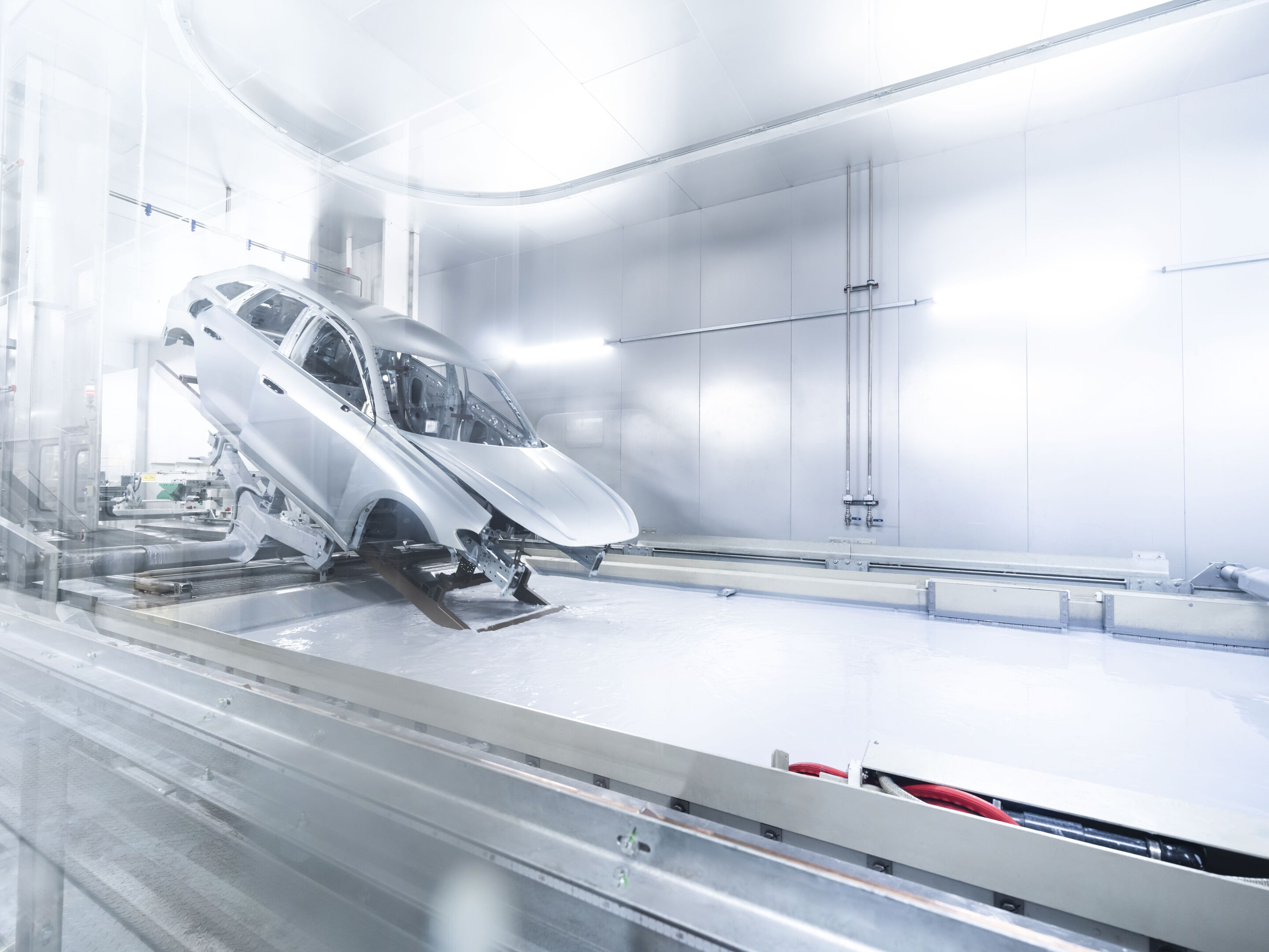 Audi beschleunigt den Einsatz Künstlicher Intelligenz in der Produktion - Audi hat ein klares Bild, wie KI-Agenten künftig in der Fertigung eingesetzt werden sollen. Der ProcessGuardAIn-Demonstrator visualisiert diese Reise interaktiv. In der Lackiererei...