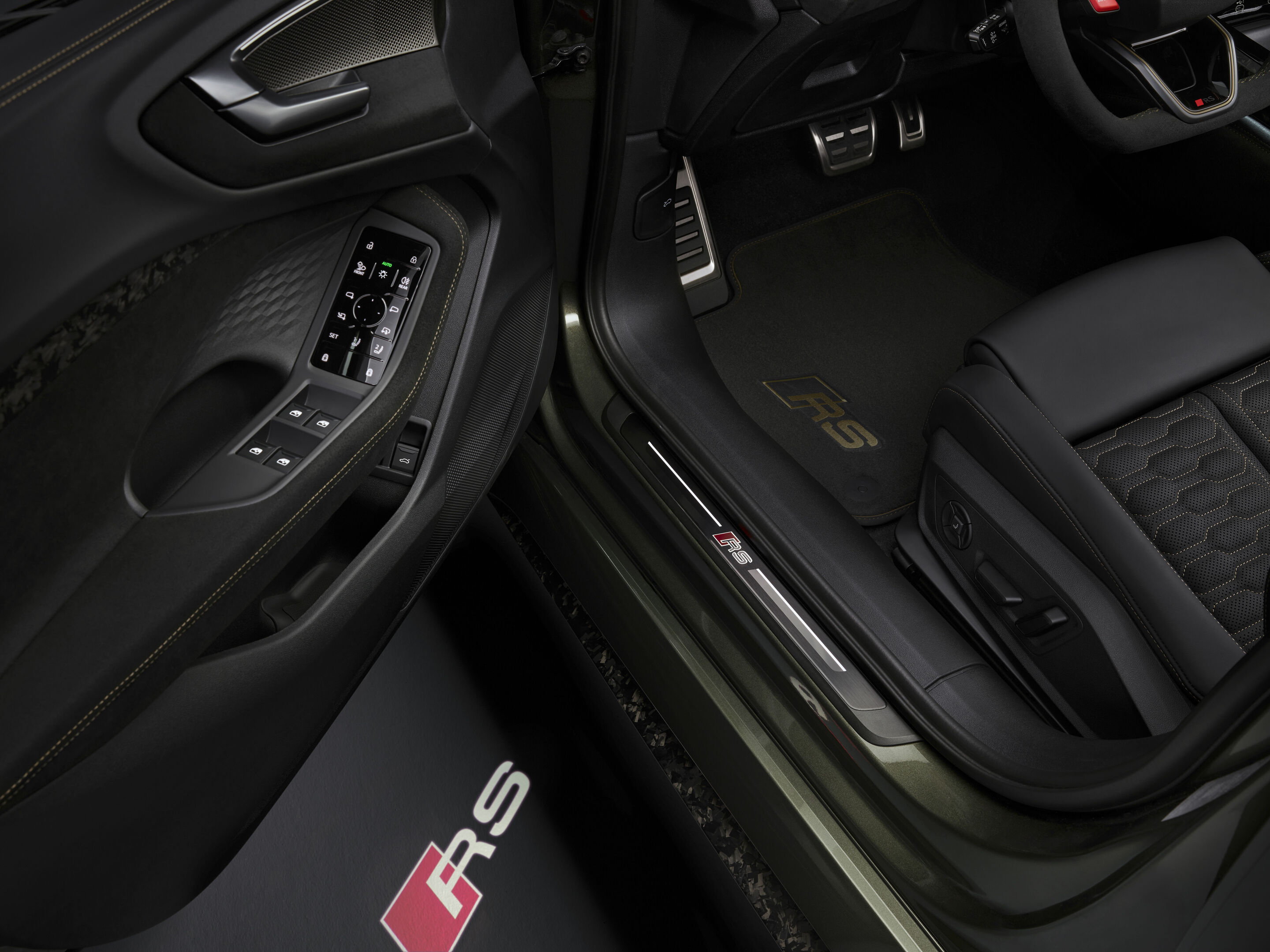 Audi RS 5 Sedan - Bedford green metallic, indoor static photo, interior