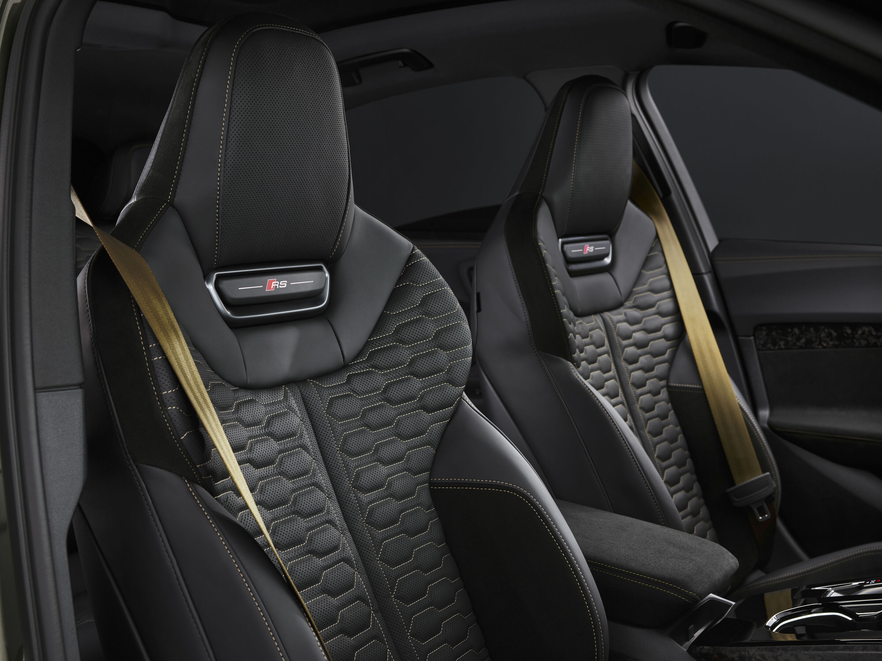 Audi RS 5 Sedan - Bedford green metallic, indoor static photo, interior