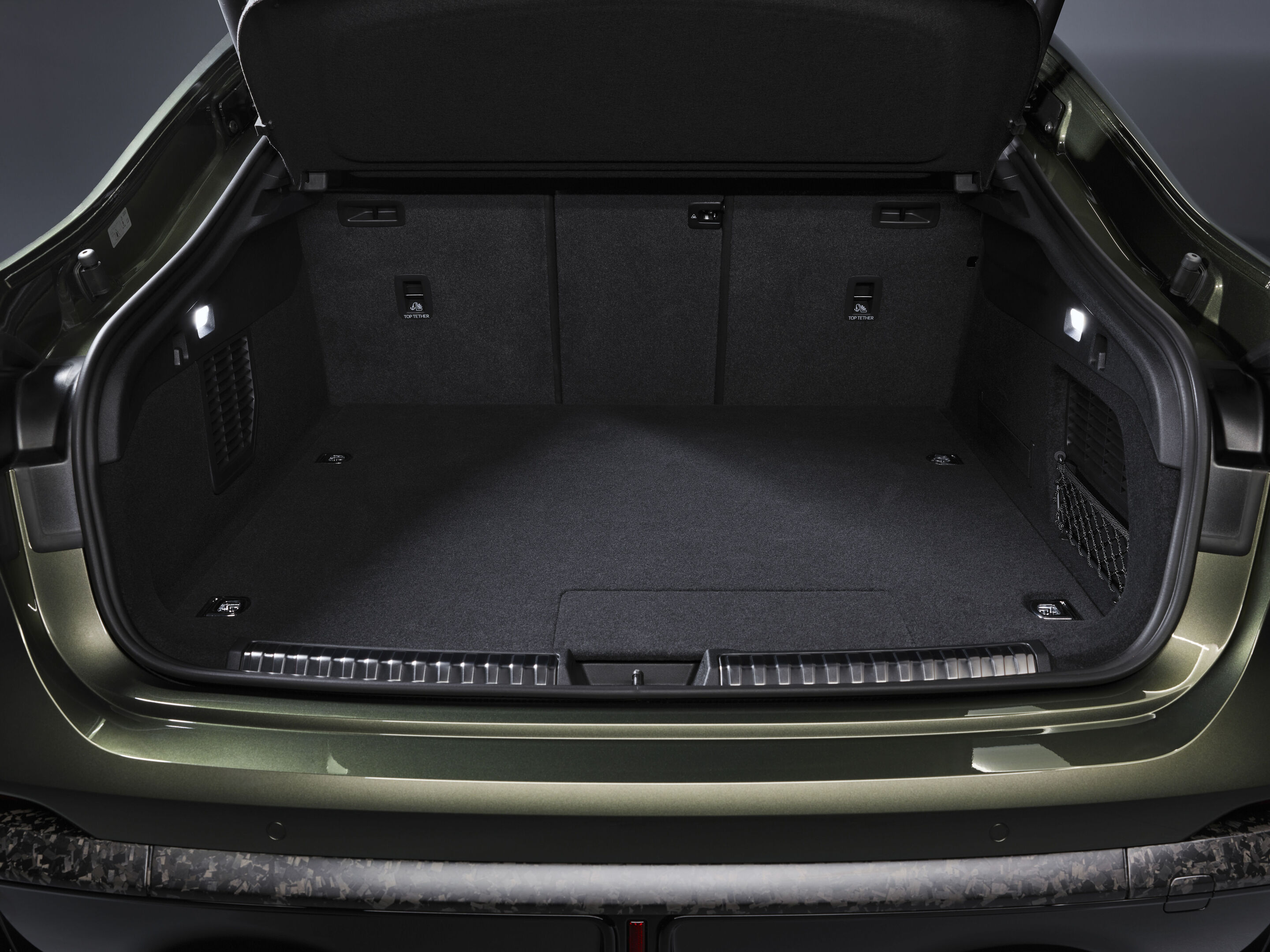 Audi RS 5 Limousine - Bedfordgrün Metallic, Indoor-Standaufnahme, Interieur