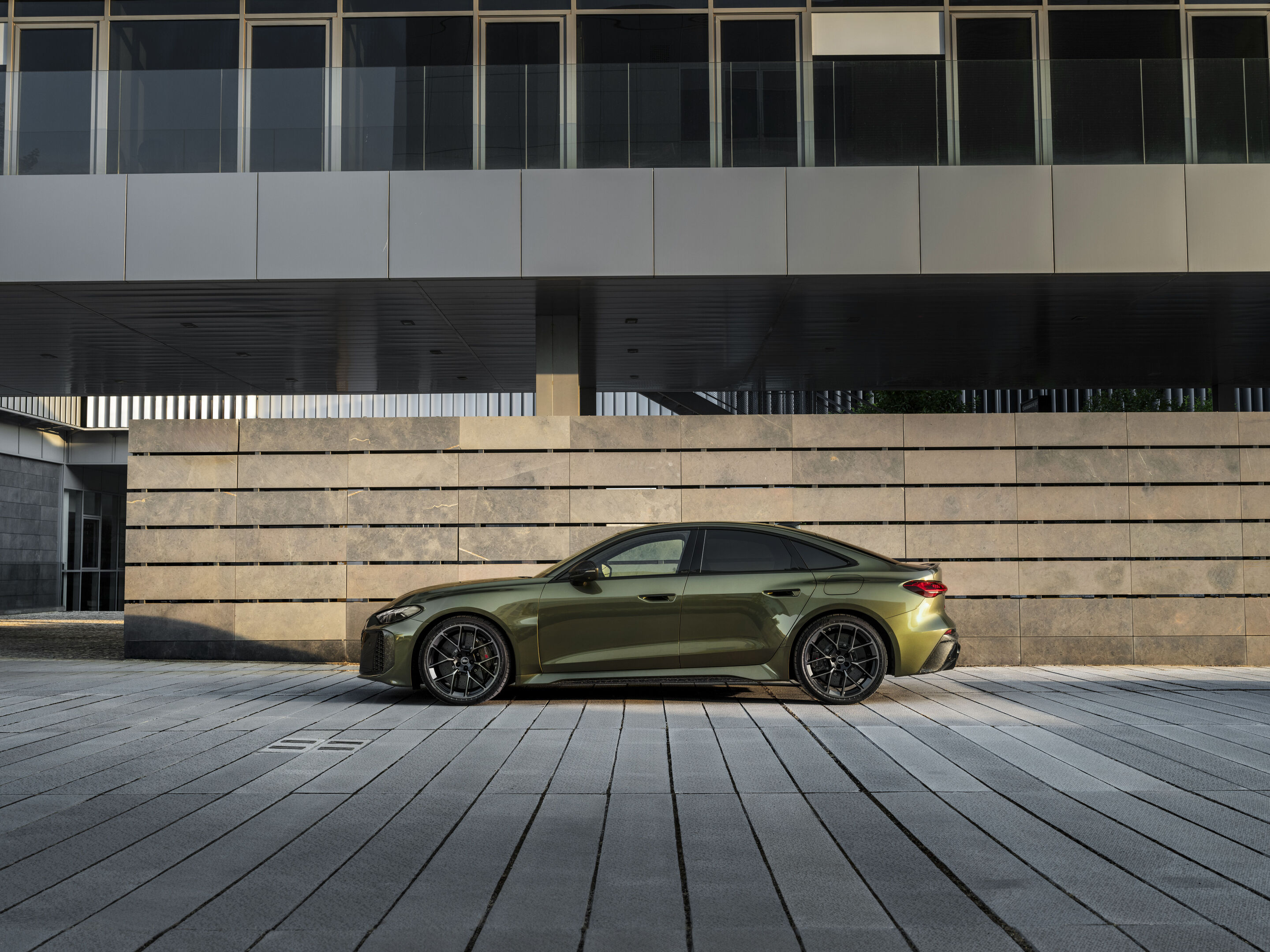 Audi RS 5 Limousine - Bedfordgrün Metallic, Outdoor-Standaufnahme, Exterieur, Seitenansicht