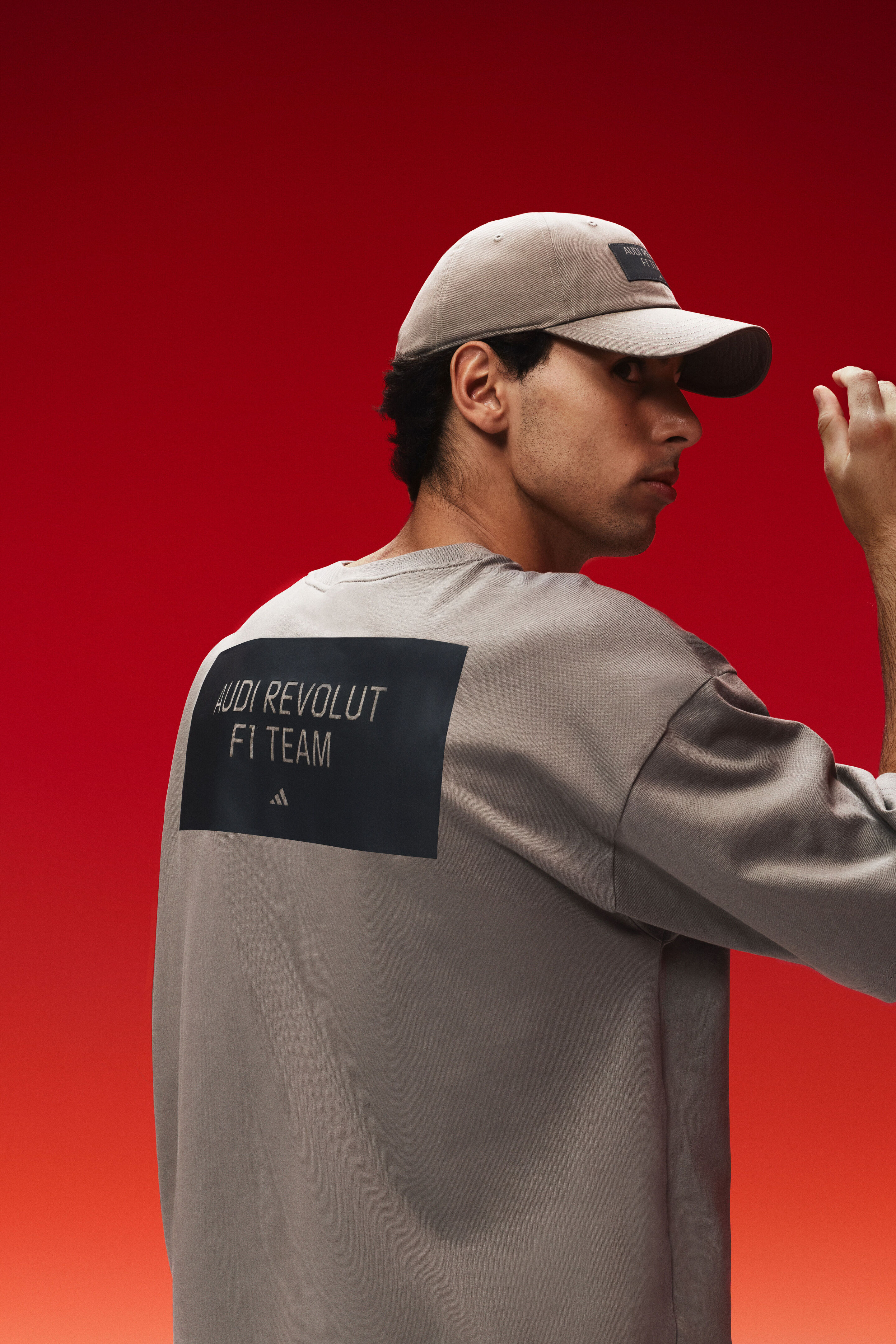 adidas x Audi Revolut F1 Team Kollektion - Gabriel Bortoleto, Elevated Range der adidas x Audi Revolut F1 Team Kollektion