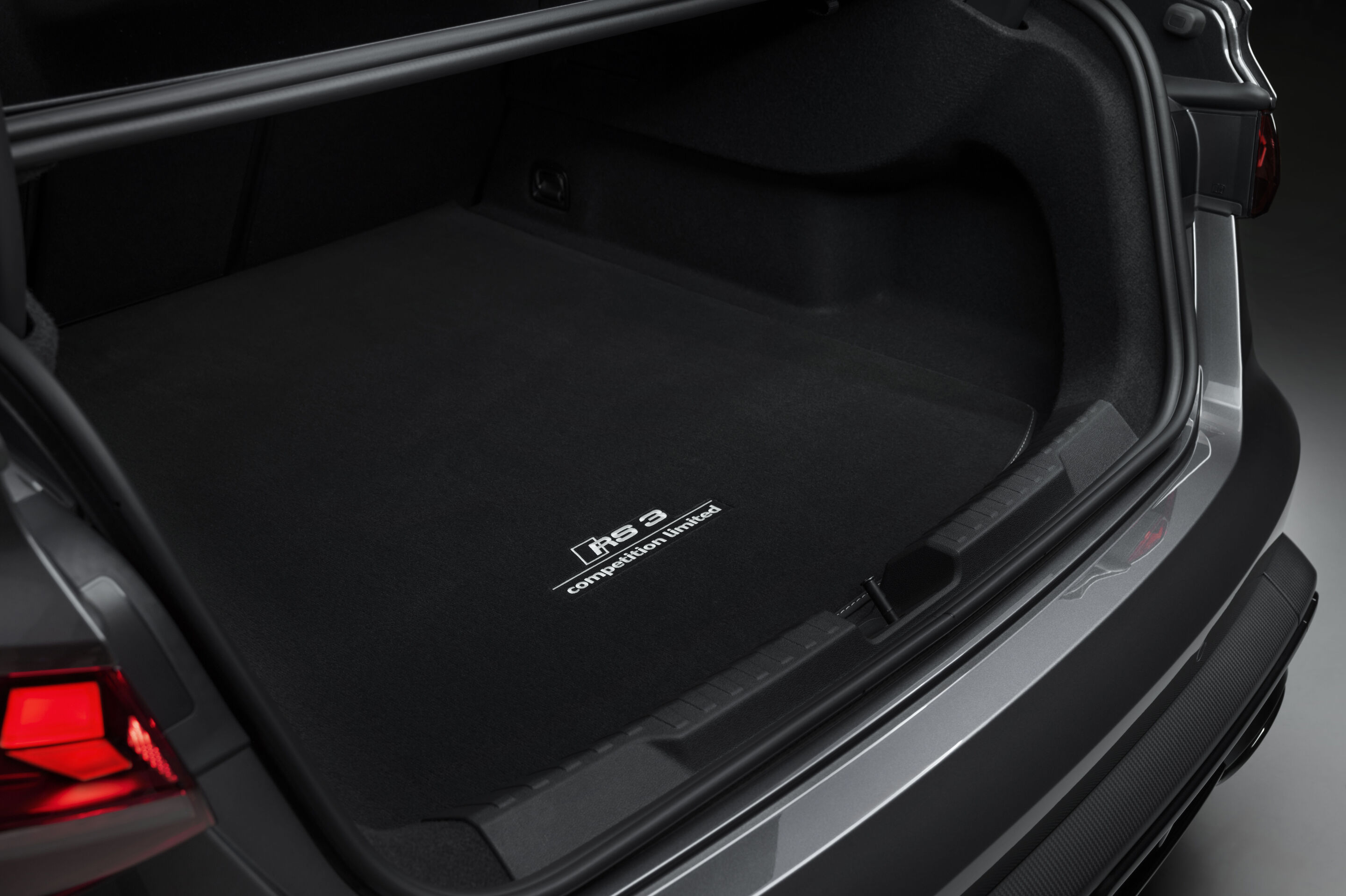 Audi RS 3 Sedan competition limited - Daytona gray pearl effect, indoor static photo, detailed trunk view