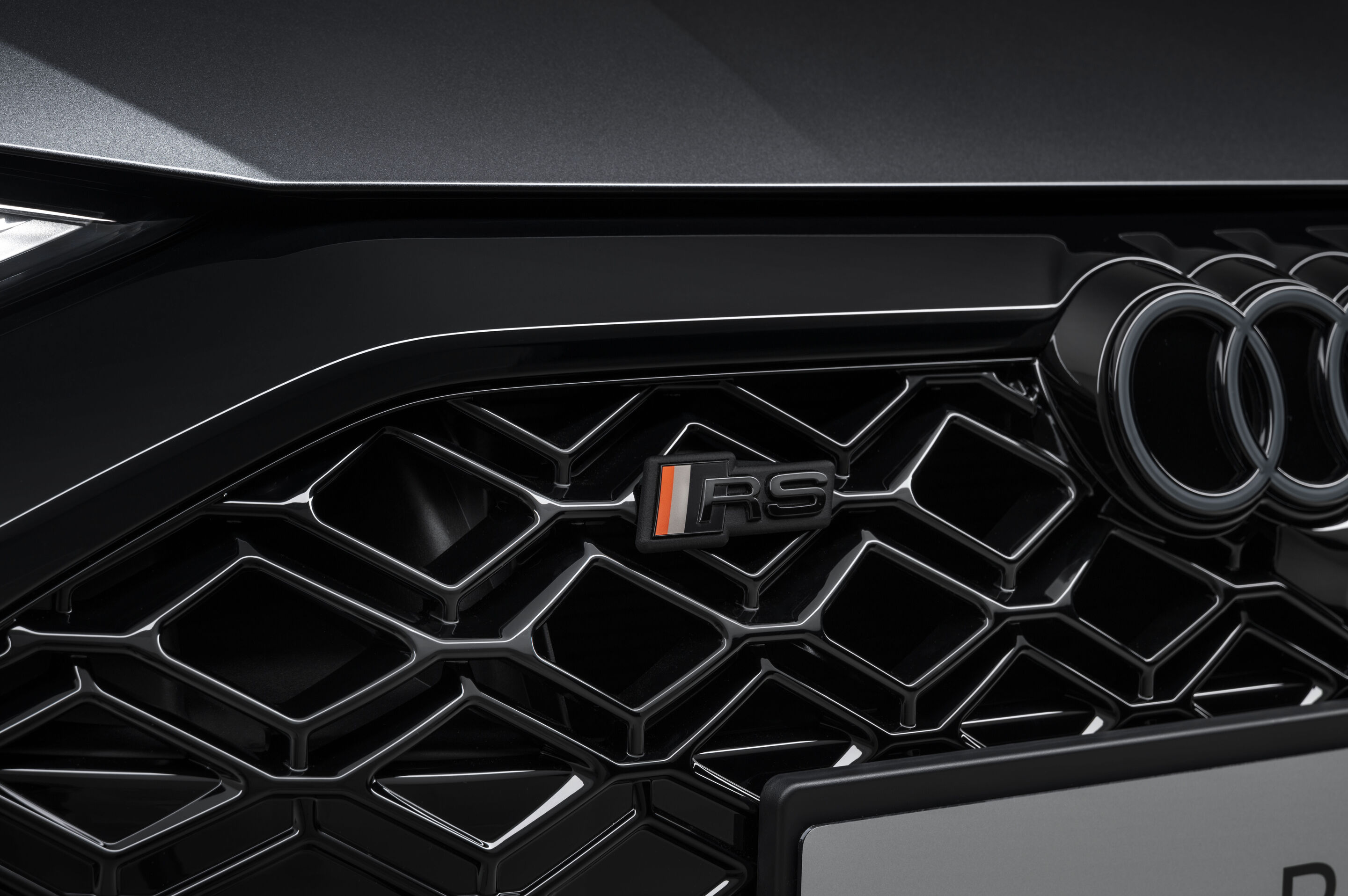 Audi RS 3 Limousine competition limited - Daytonagrau Perleffekt, Indoor-Standaufnahme, Exterieur, Detailansicht