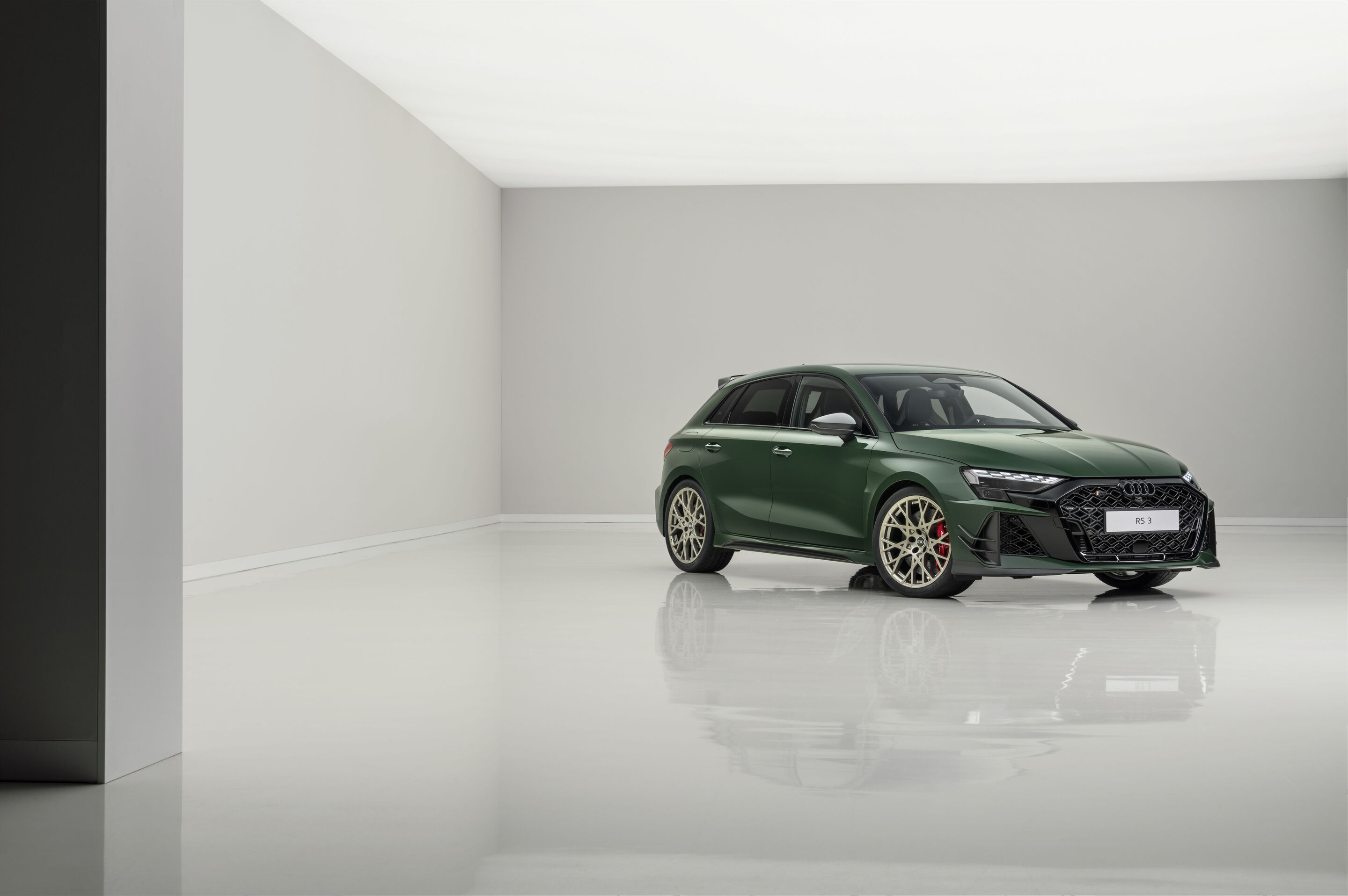 Audi RS 3 Sportback competition limited - Audi RS 3 Sportback competition limited: Kraftstoffverbrauch kombiniert in l/100 km: 9,6–9,3; CO2-Emissionen kombiniert in g/km: 217–211; CO2-Klasse: G