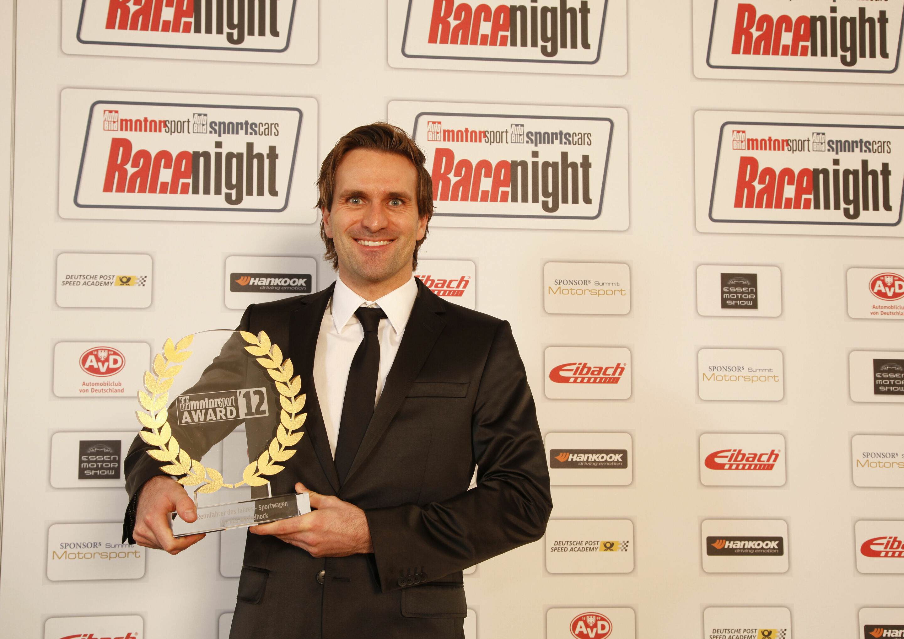 Auszeichnung für Markus Winkelhock - Markus Winkelhock, der im Mai mit einem Audi R8 LMS ultra des Audi Sport Team Phoenix das 24-Stunden-Rennen auf dem Nürburgring gewann, wurde von den Lesern der deutschen Fachzeitschrift Auto Bild motorsport zum „Rennfahrer...