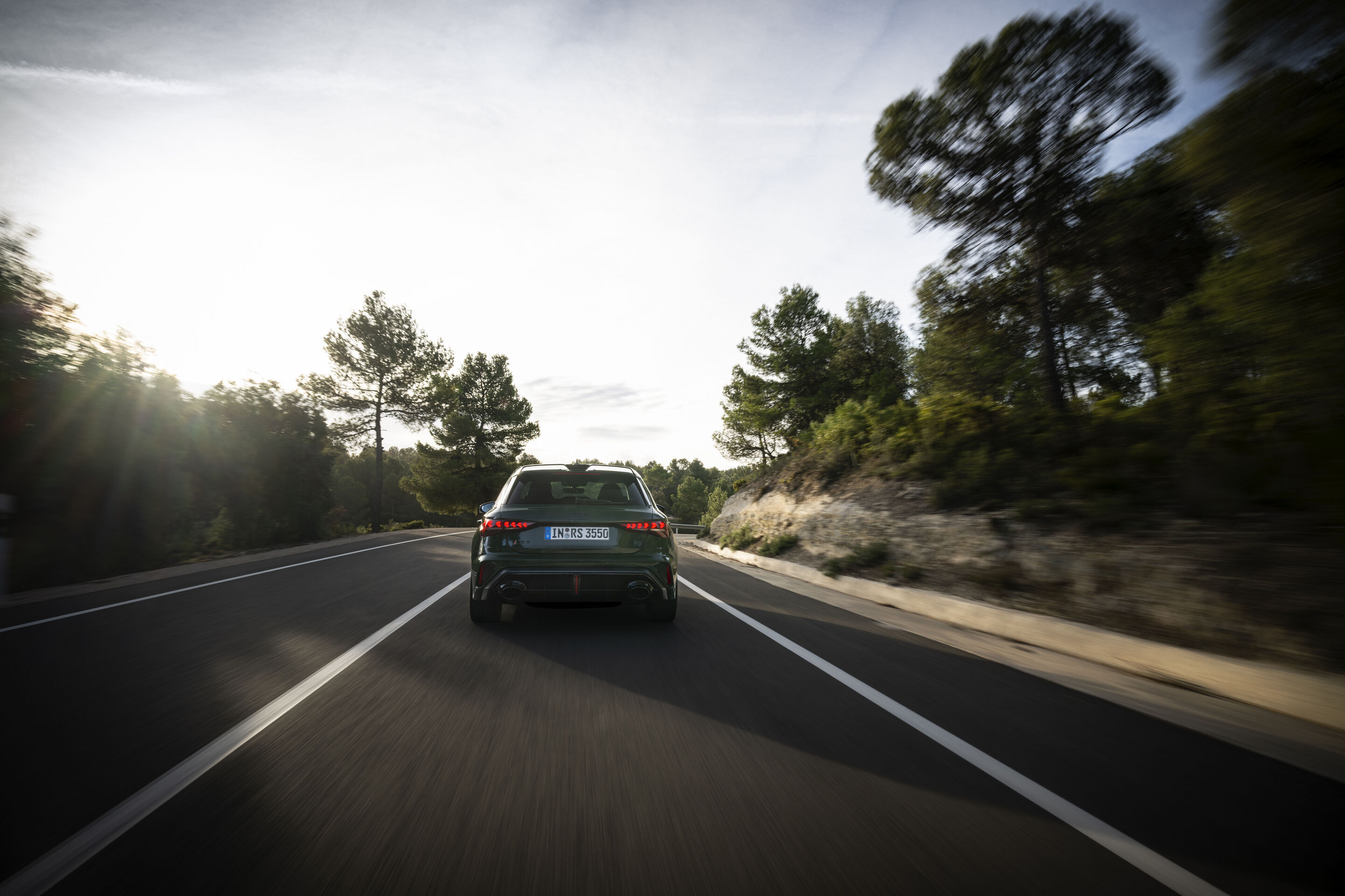 Audi RS 3 Sportback competition limited - Malachitgrün, Fahraufnahme, Exterieur, Heckansicht