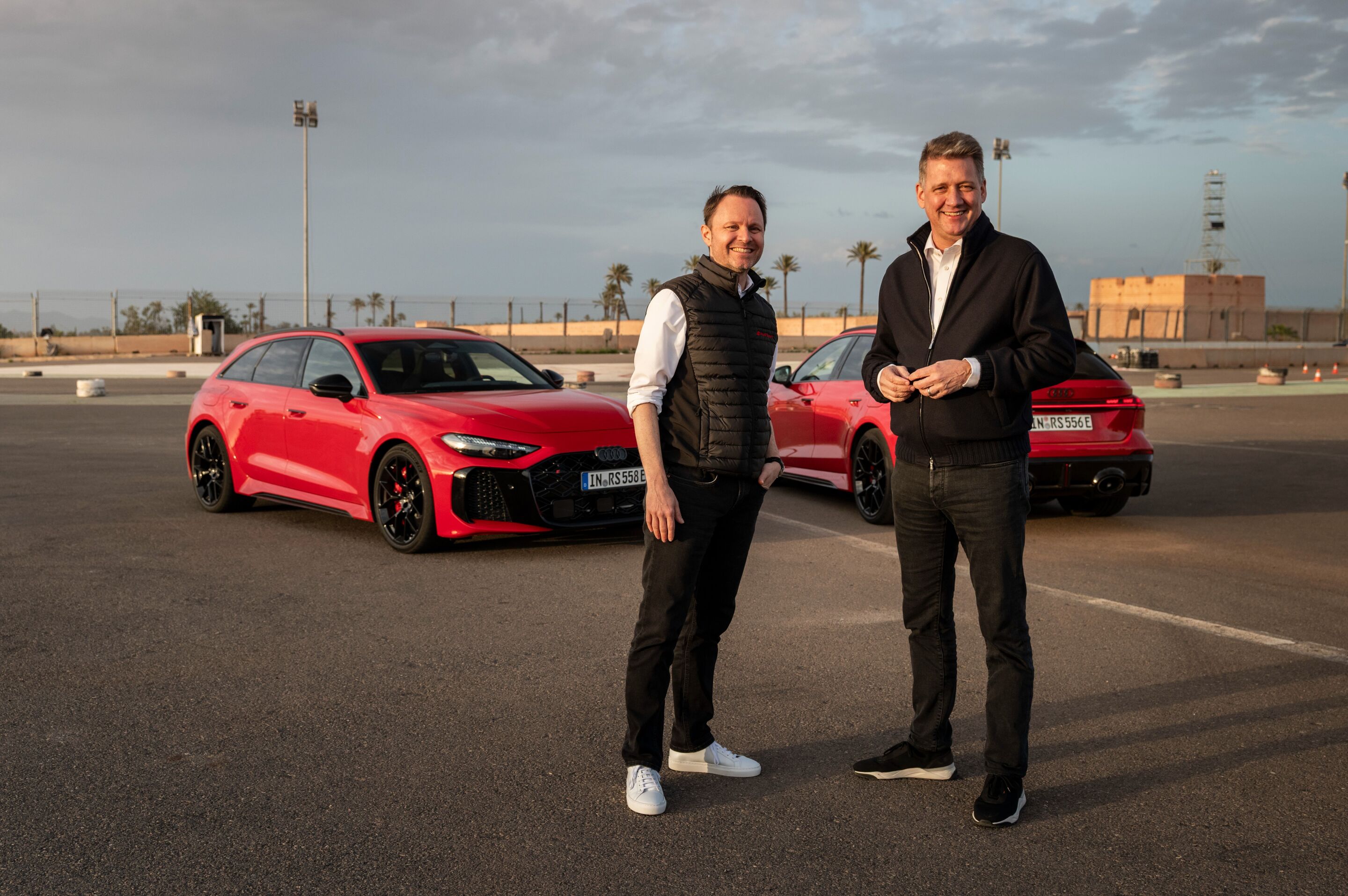 Audi RS 5 Avant - Rolf Michl (l.), Geschäftsführer der Audi Sport GmbH, und Audi CEO Gernot Döllner vor dem neuen Audi RS 5 Avant bei der Fahrveranstaltung in Marokko.