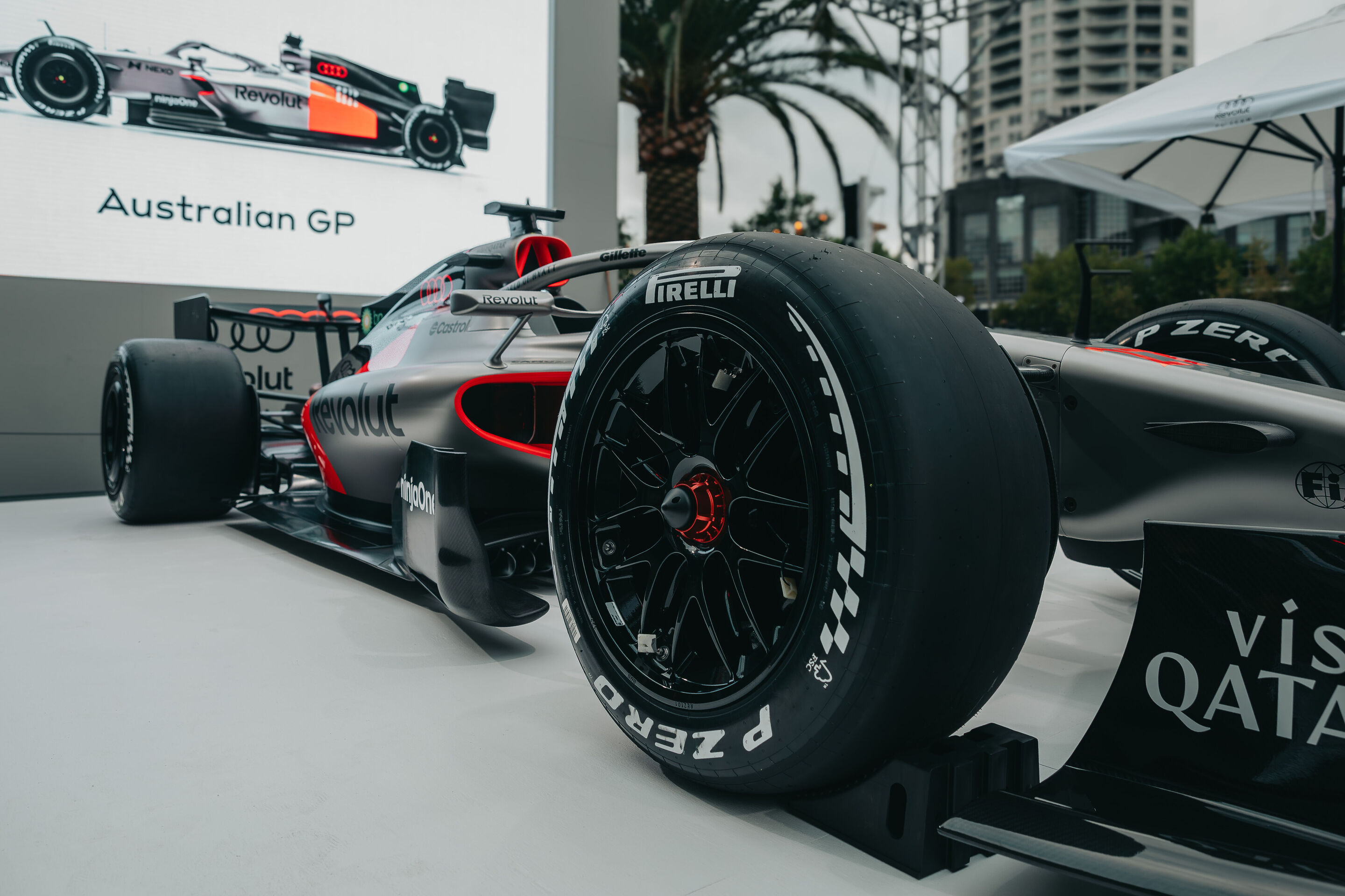 Audi startet erstmals in der Formel 1 - Das Showcar des Audi R26.