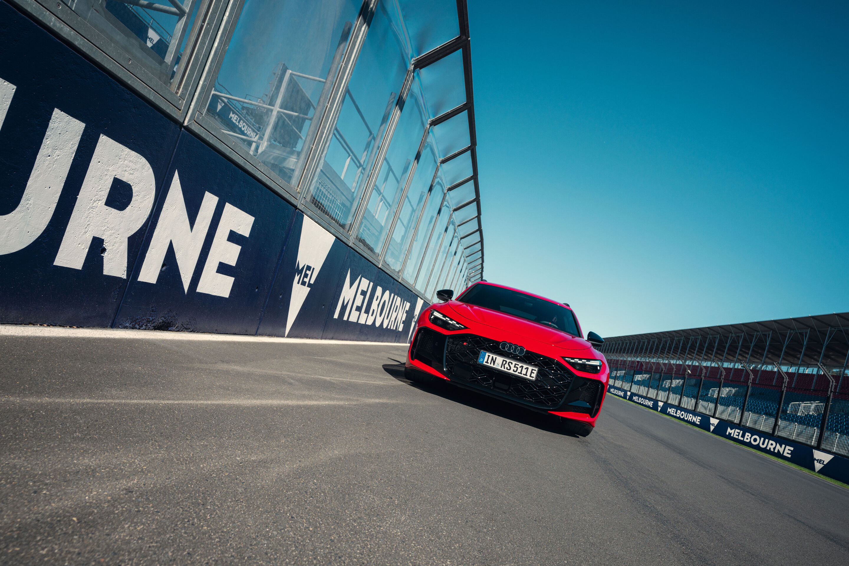 Audi startet erstmals in der Formel 1 - Vor dem Start der Formel-1-Saison 2026 absolvierte der neue Audi RS 5 Avant einige schnelle Runden auf dem Albert Park Circuit.