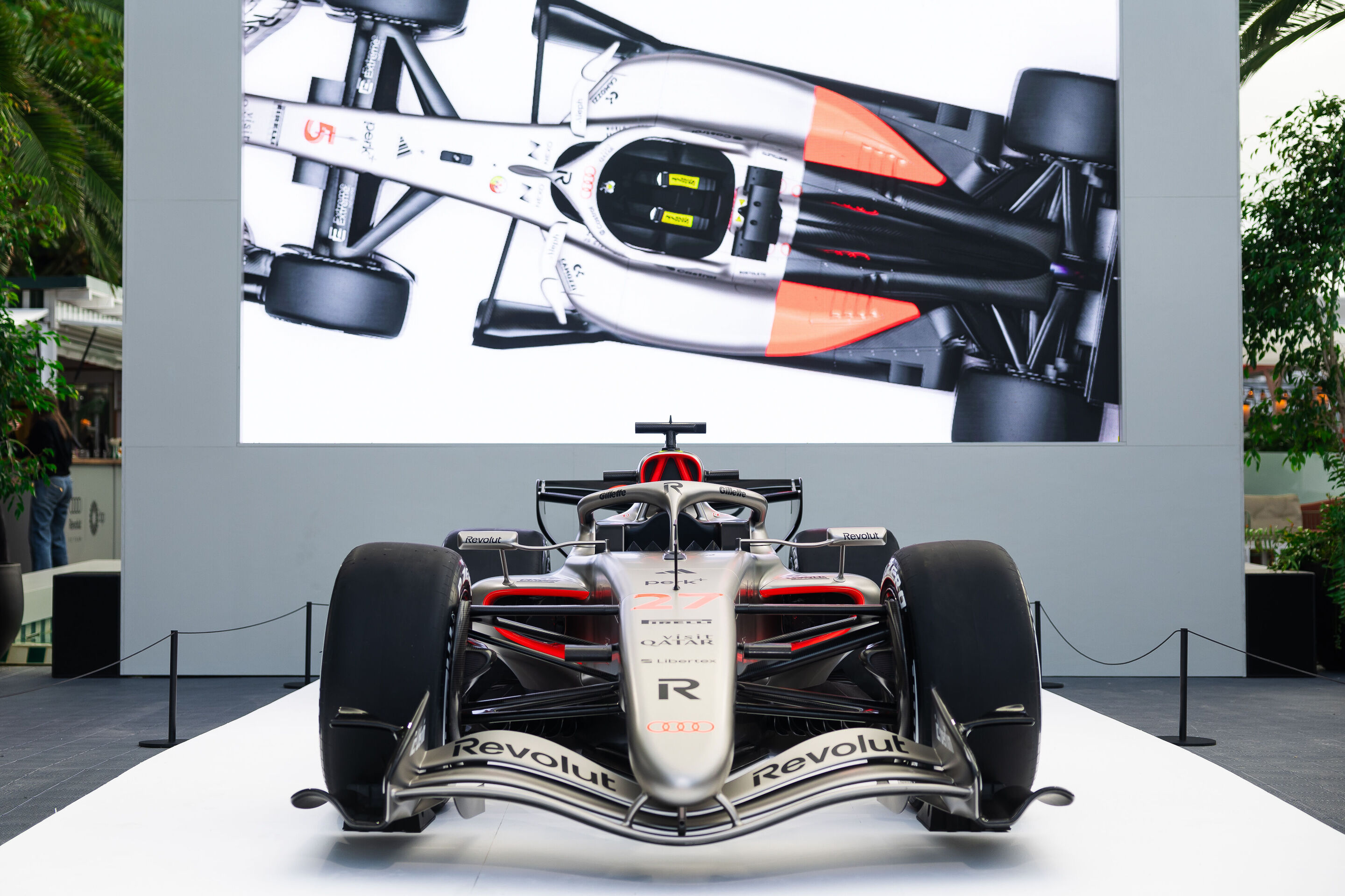Audi startet erstmals in der Formel 1 - Das Showcar des Audi R26.