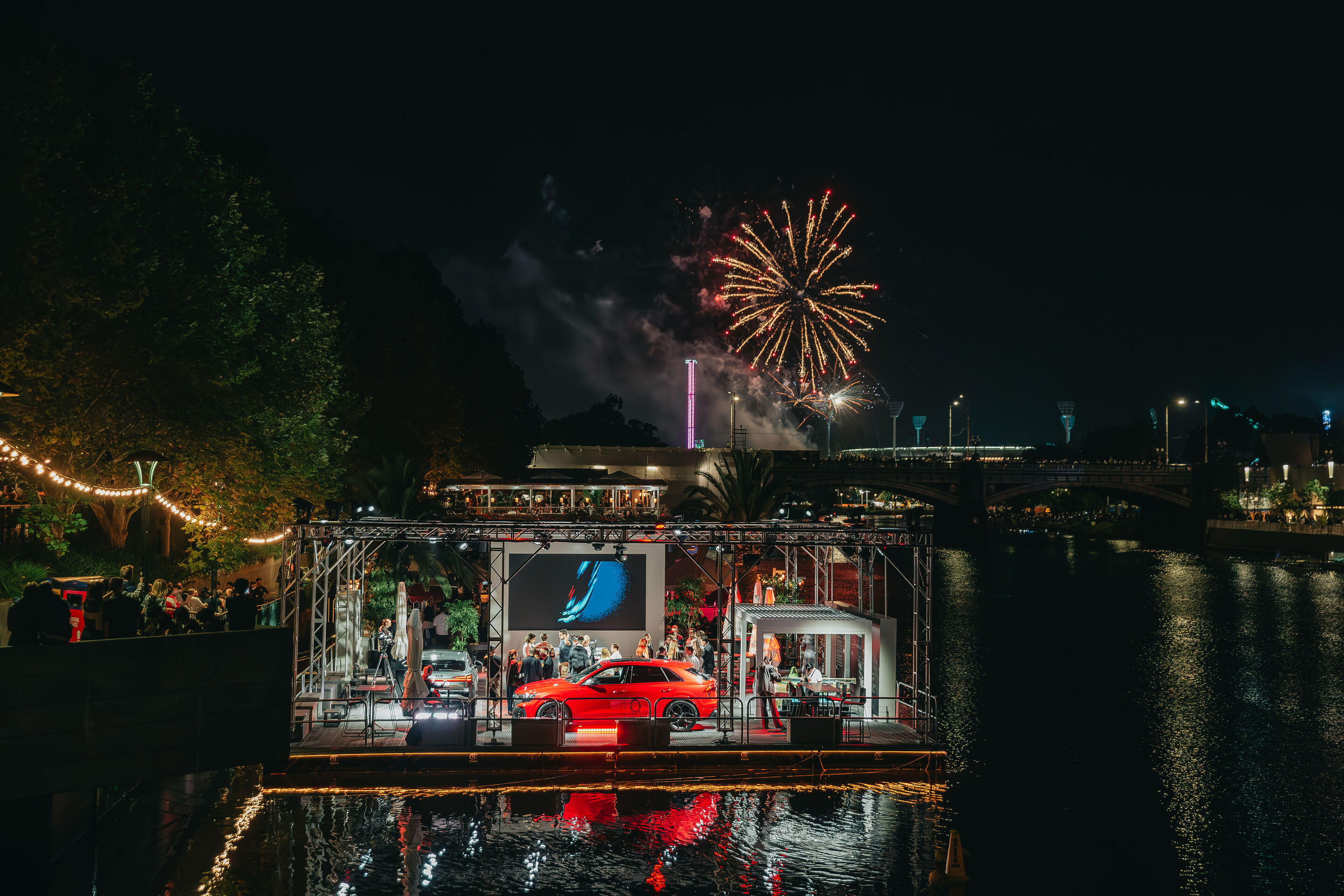 Audi startet erstmals in der Formel 1 - Die schwimmende Location AFLOAT auf dem Yarra River im Zentrum von Melbourne dient während des gesamten Grand-Prix-Wochenendes in Australien als öffentlicher Hauptsitz des Teams.