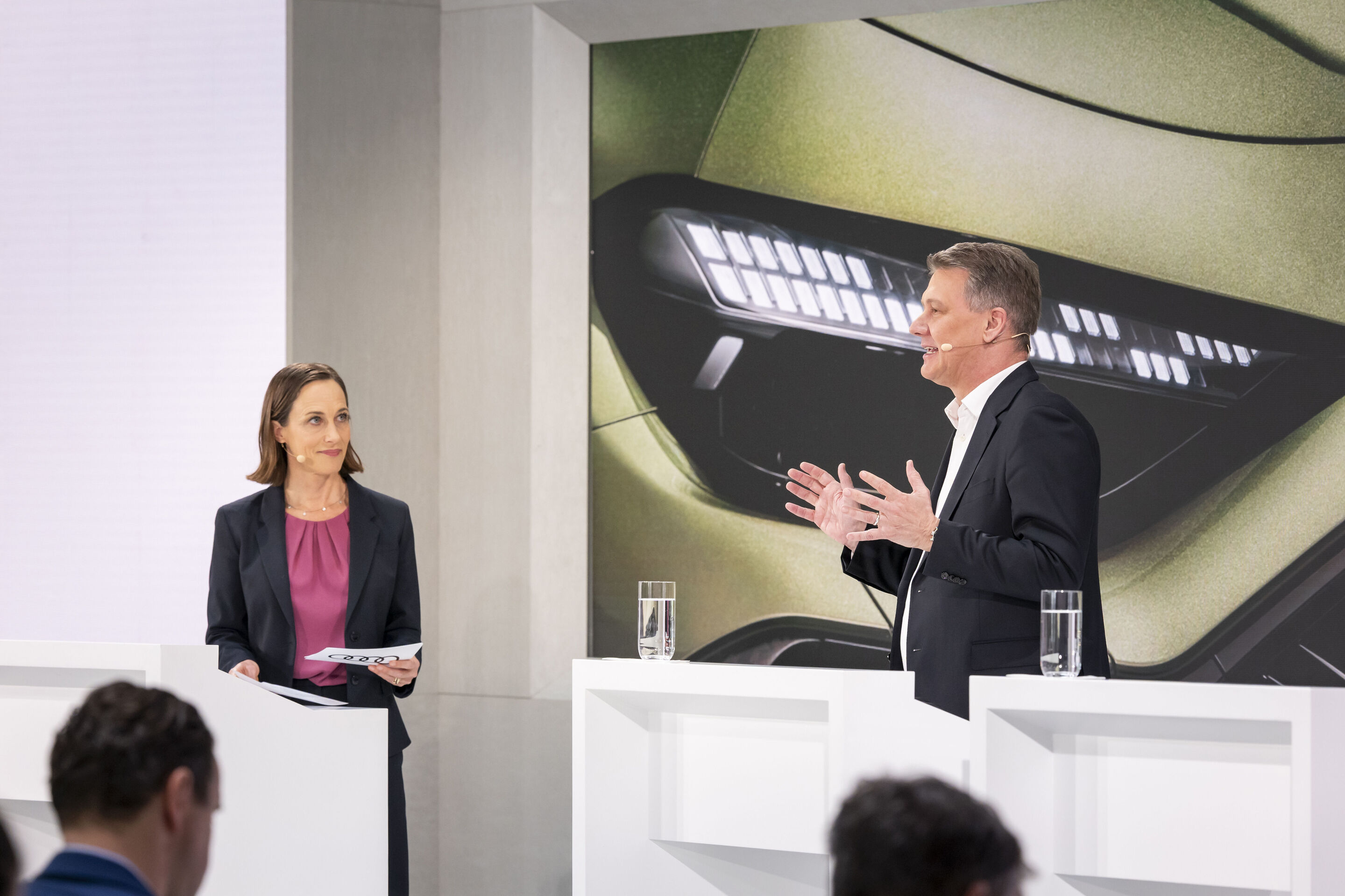 Audi Annual Media Conference 2026 - Carolin Strunz, Leiterin Globale Kommunikation und Corporate Affairs, und Gernot Döllner, Vorsitzender des Vorstands, bei der Audi Annual Media Conference 2026