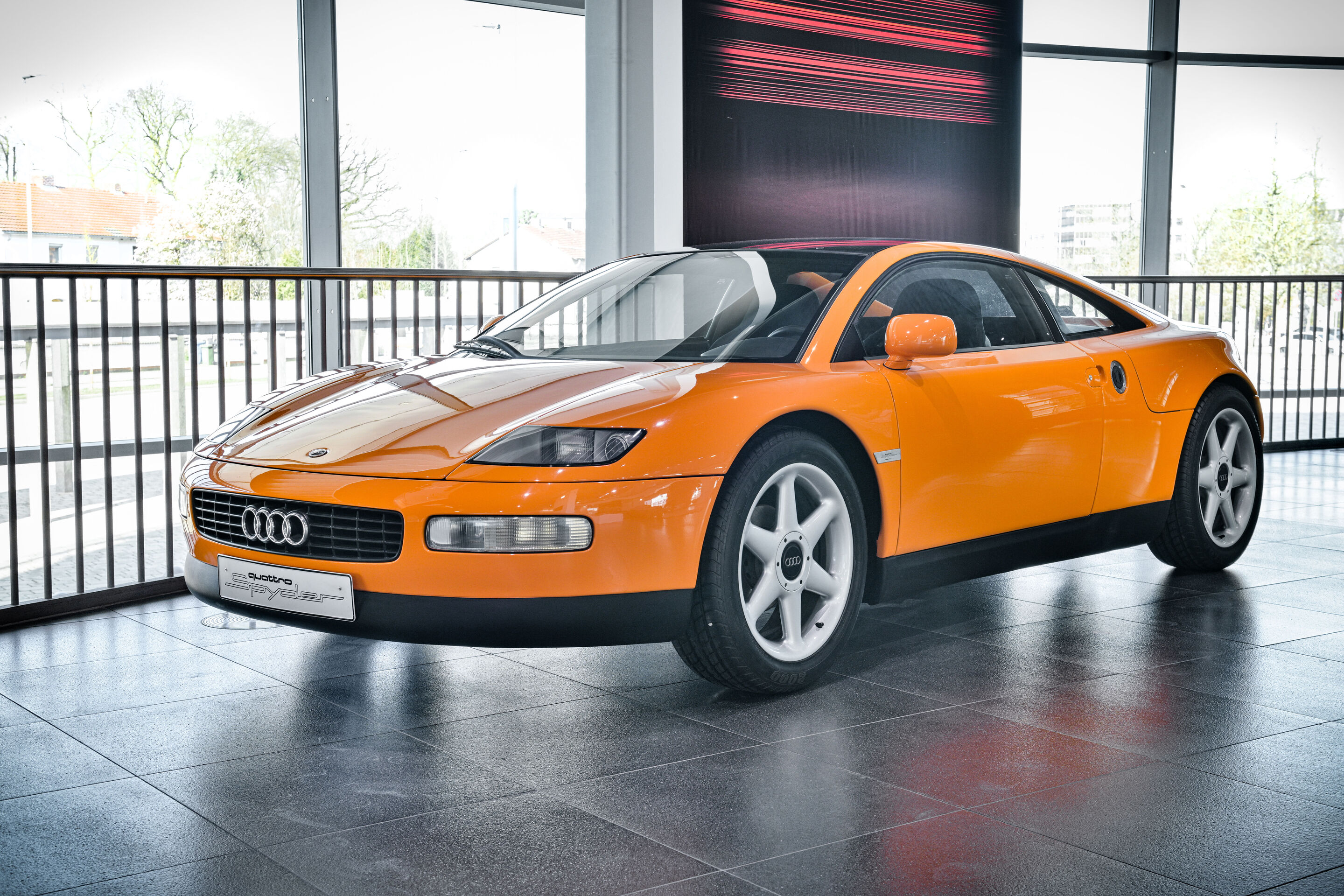 Audi museum mobile zeigt „Design Legenden“ - Dreiviertelfrontansicht des Audi quattro Spyder von 1991.