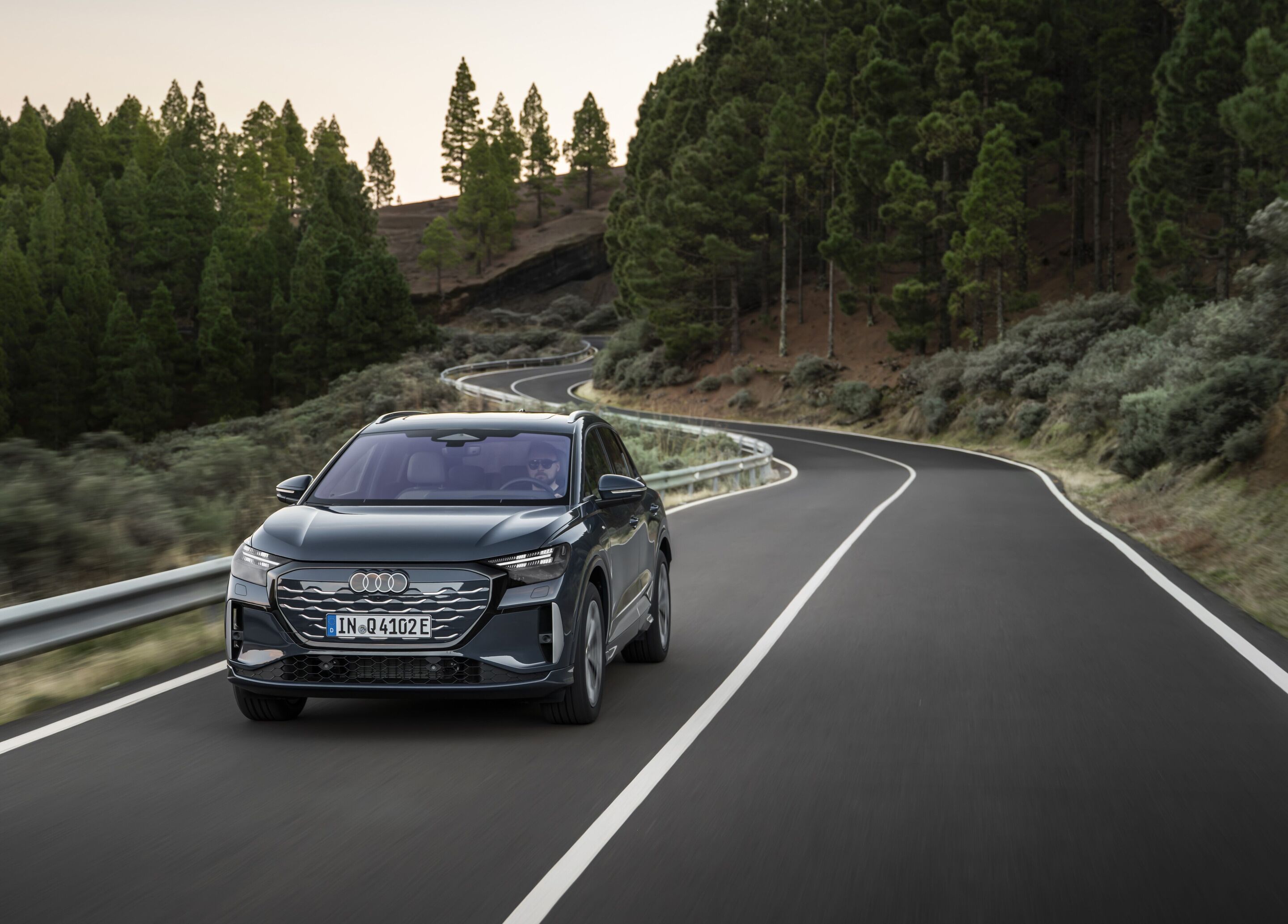 Audi Q4 SUV e-tron - Plasma blue, outdoor dynamic photo, exterior, front view