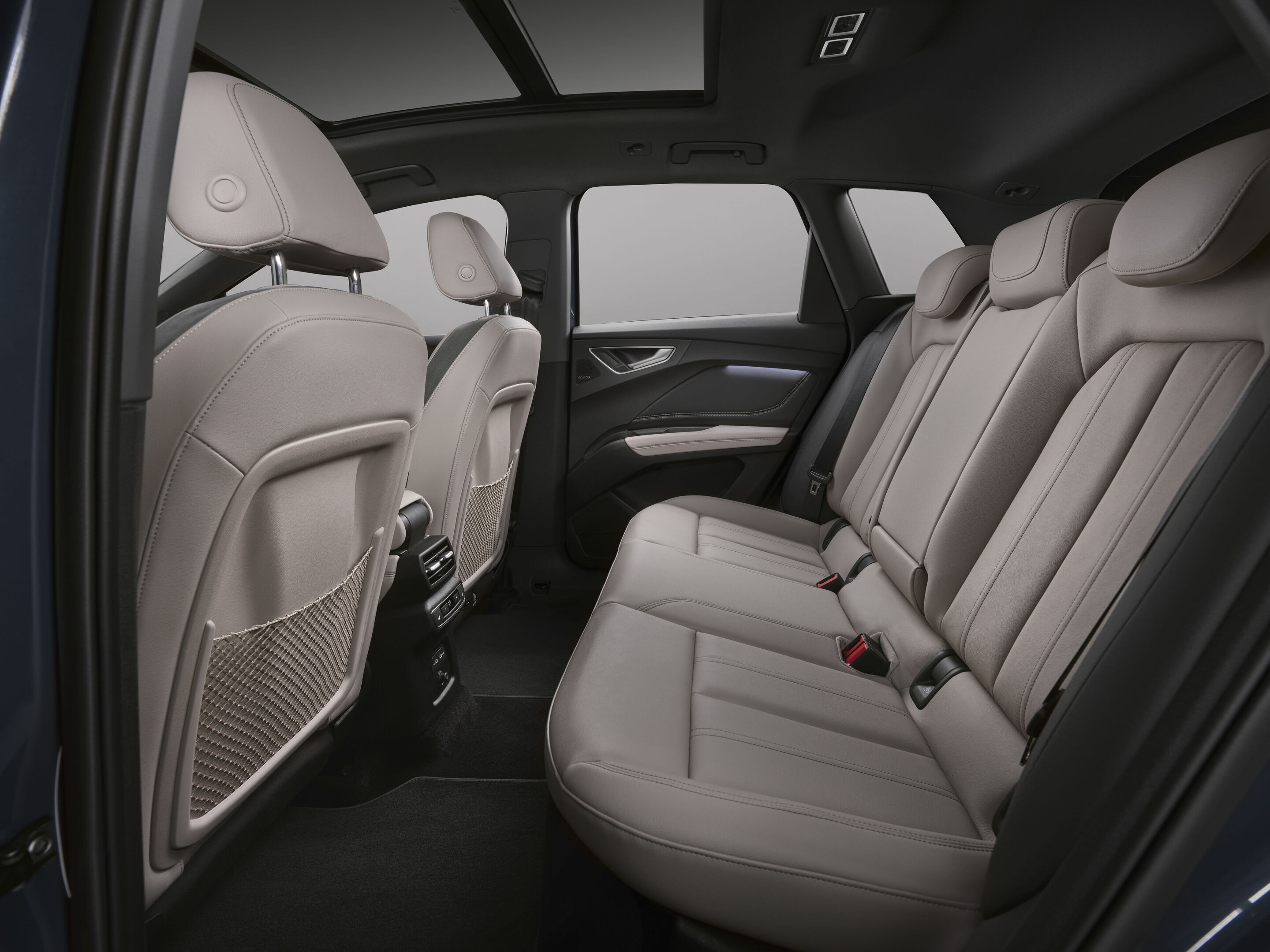 Audi Q4 SUV e-tron - Studioaufnahme, Interieur, 2. Sitzreihe
