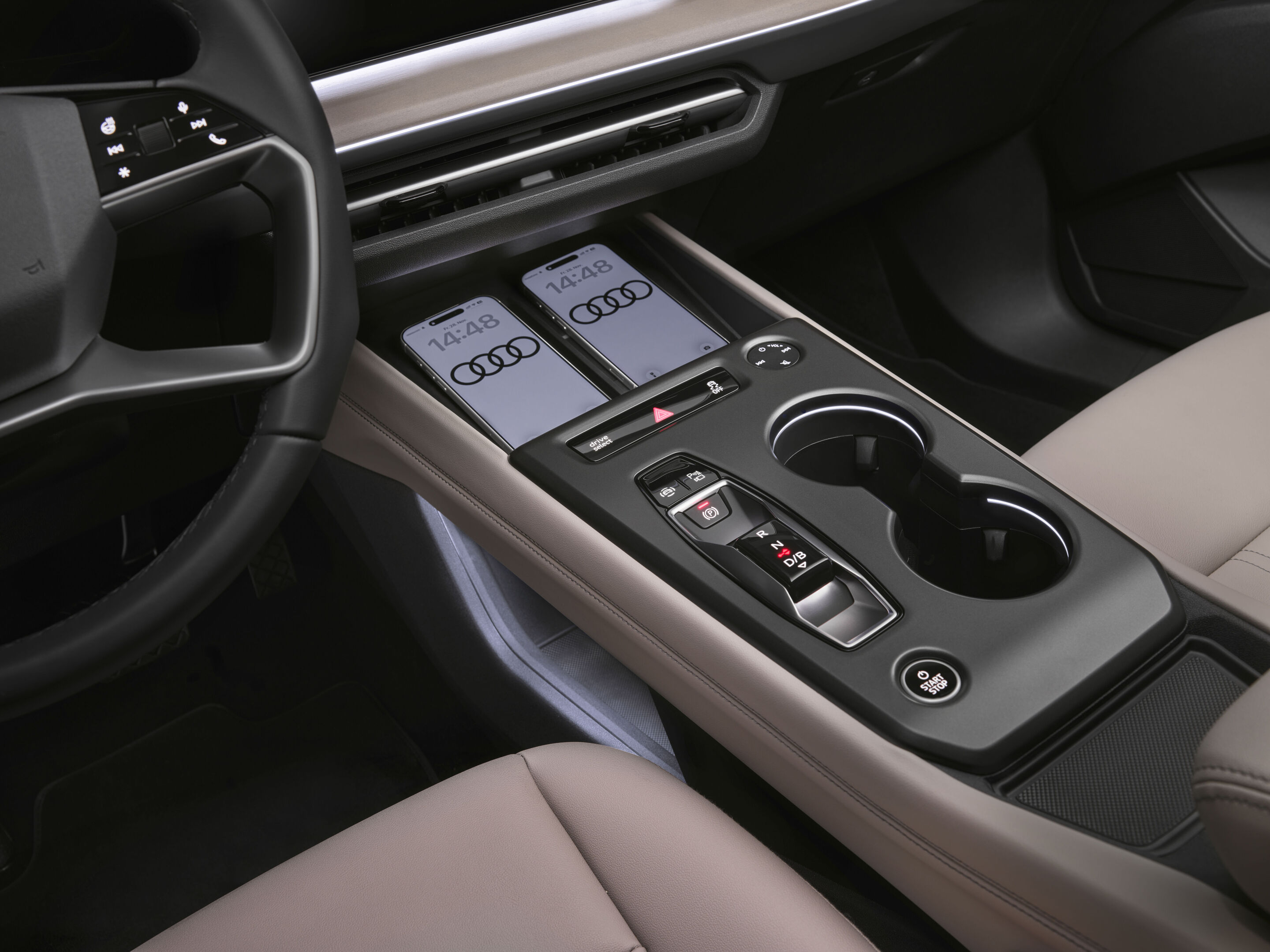 Audi Q4 SUV e-tron - Studio photo, interior, center console