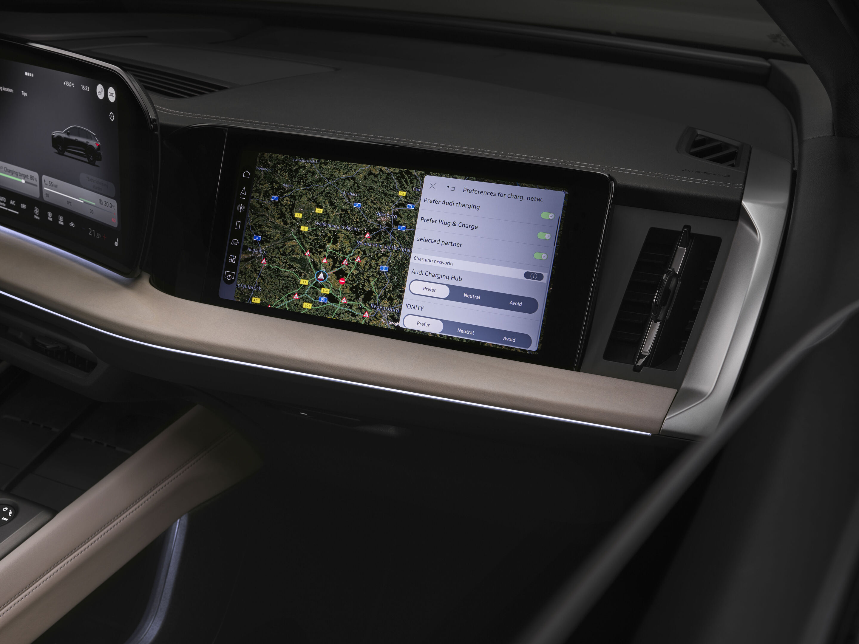 Audi Q4 SUV e-tron - Studioaufnahme, Interieur, Beifahrerdisplay