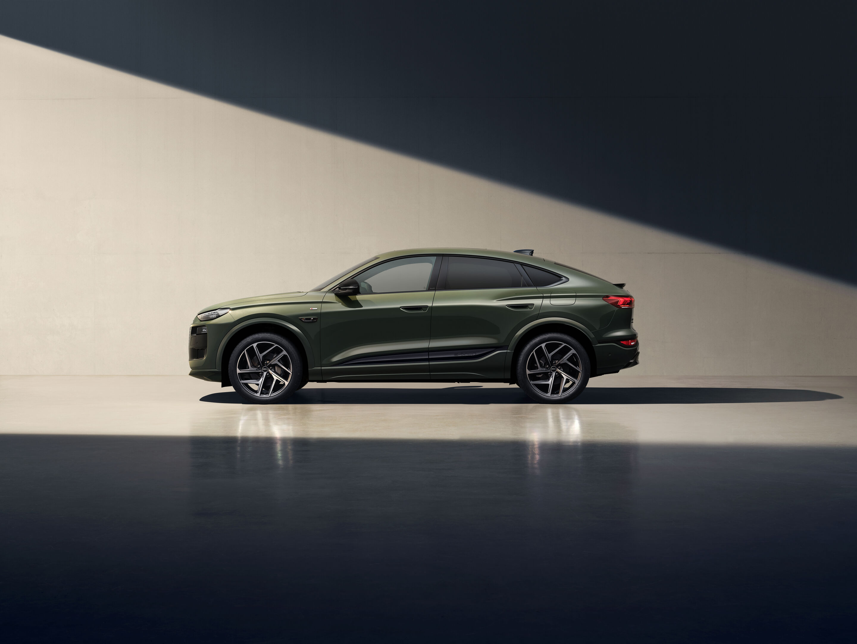Audi at Auto China 2026 - Audi Q6L Sportback e-tron, studio static shot, exterior, side view with light and shadow staging