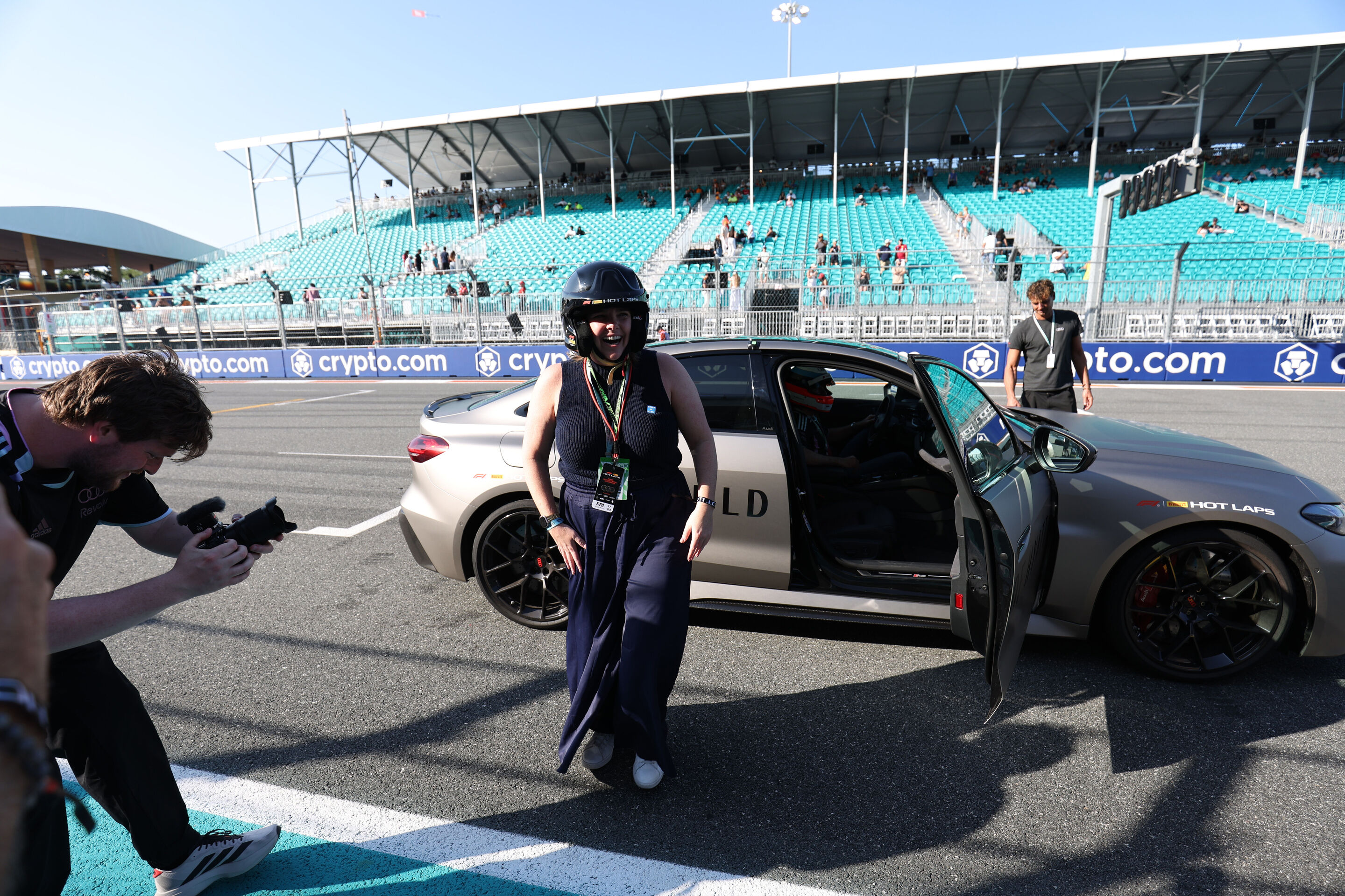 Audi RS 5: Premiere als Hot-Lap-Auto bei der Formel 1 - Ein glücklicher Gast nachdem er den Audi RS 5 bei den F1® Pirelli Hot Laps im Rahmenprogramm der Formel 1 in Miami erleben durfte