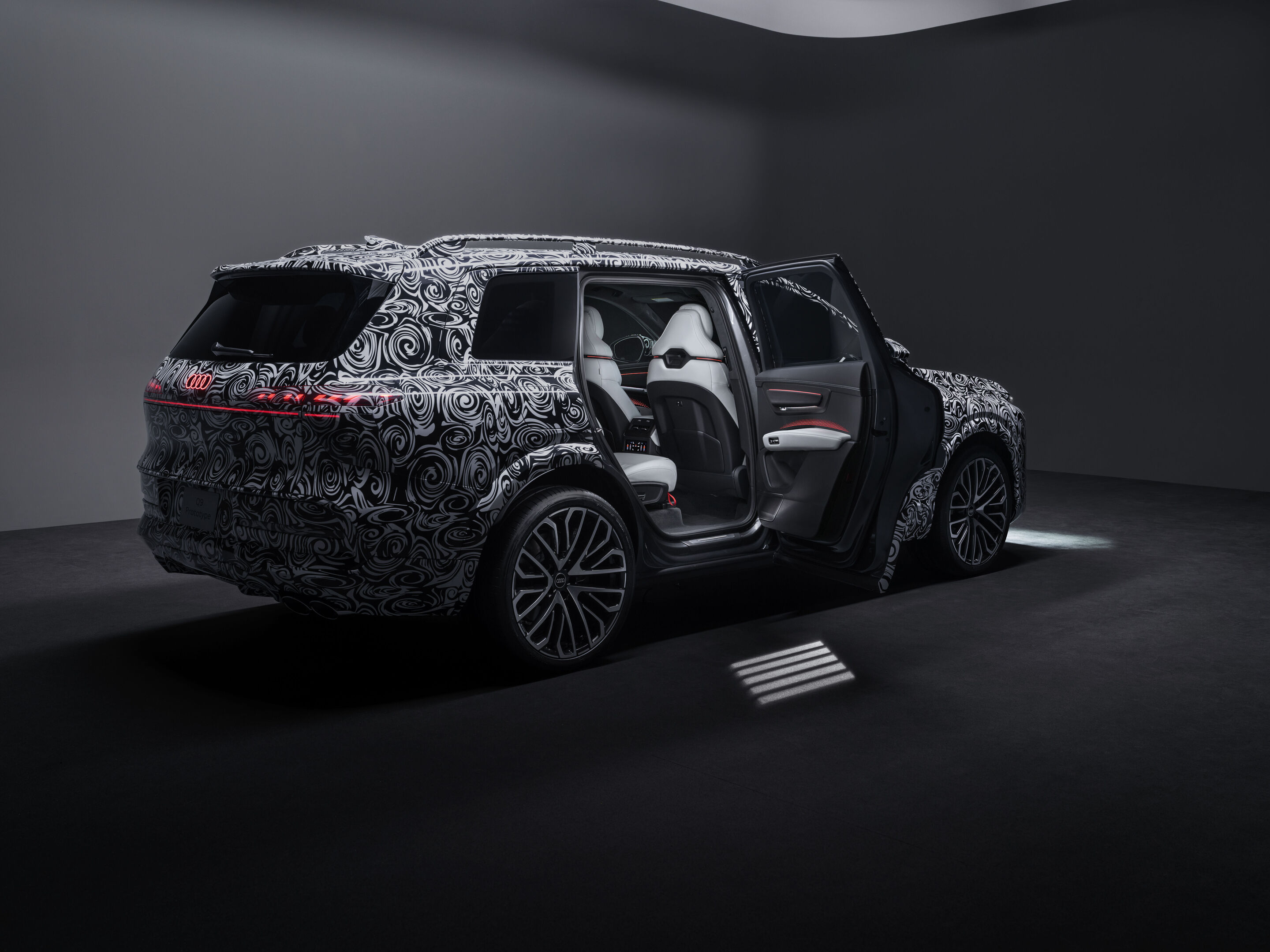 Audi Q9 - Studioaufnahme, Exterieur, elektrische Türen