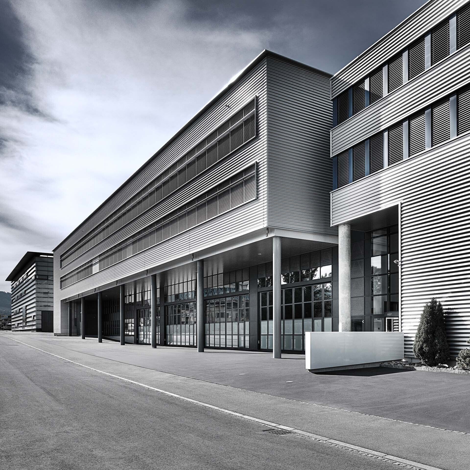 Das Foto zeigt das Gebäude in Hinwil in der Schweiz.