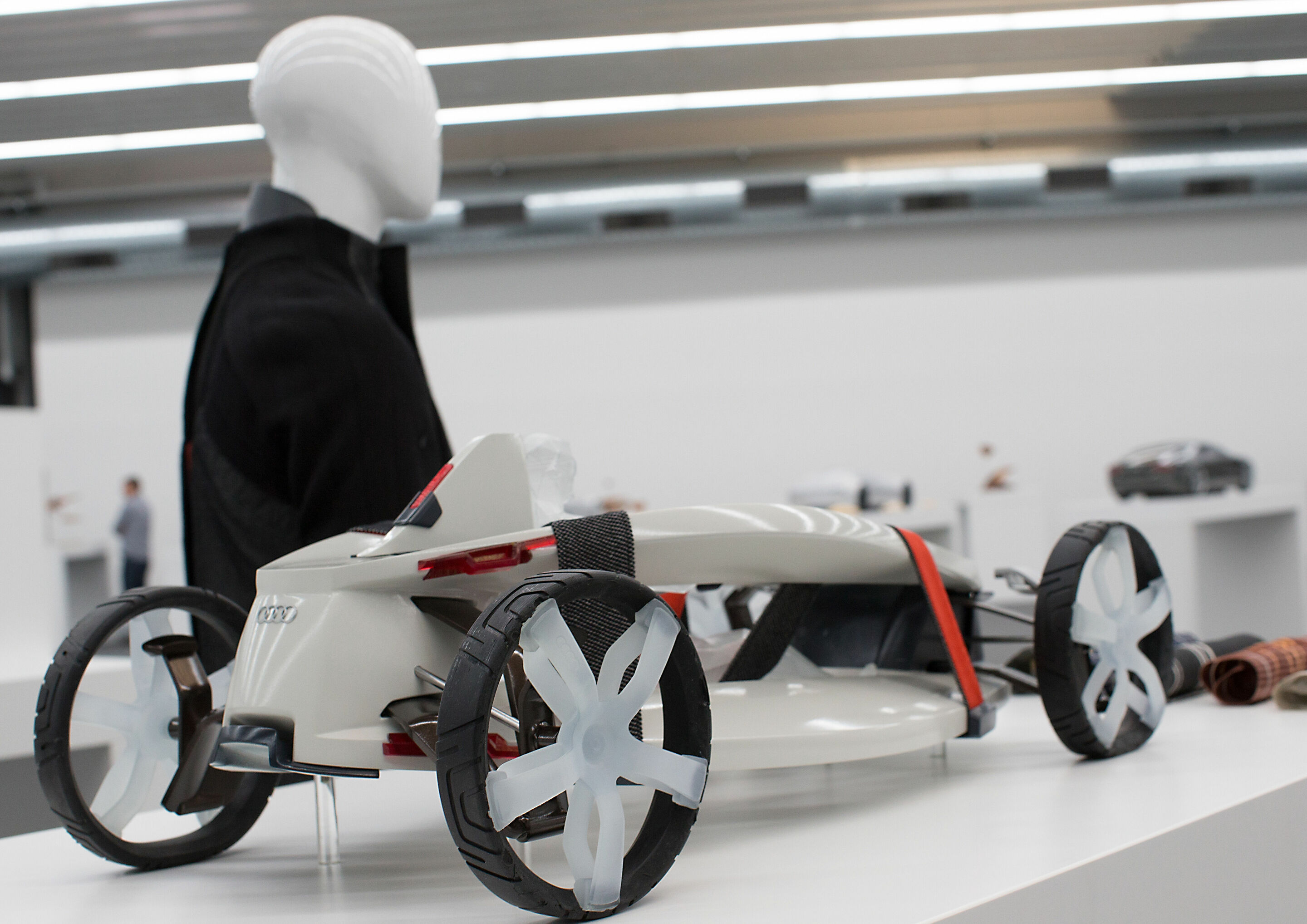 Hochschulen zu Gast bei Audi Design UNIverse - Modell der Studenten Cherica Haye und Nir Siegel von dem Royal College of Art London für das Audi-Kooperationsprojekt „ Suit“.