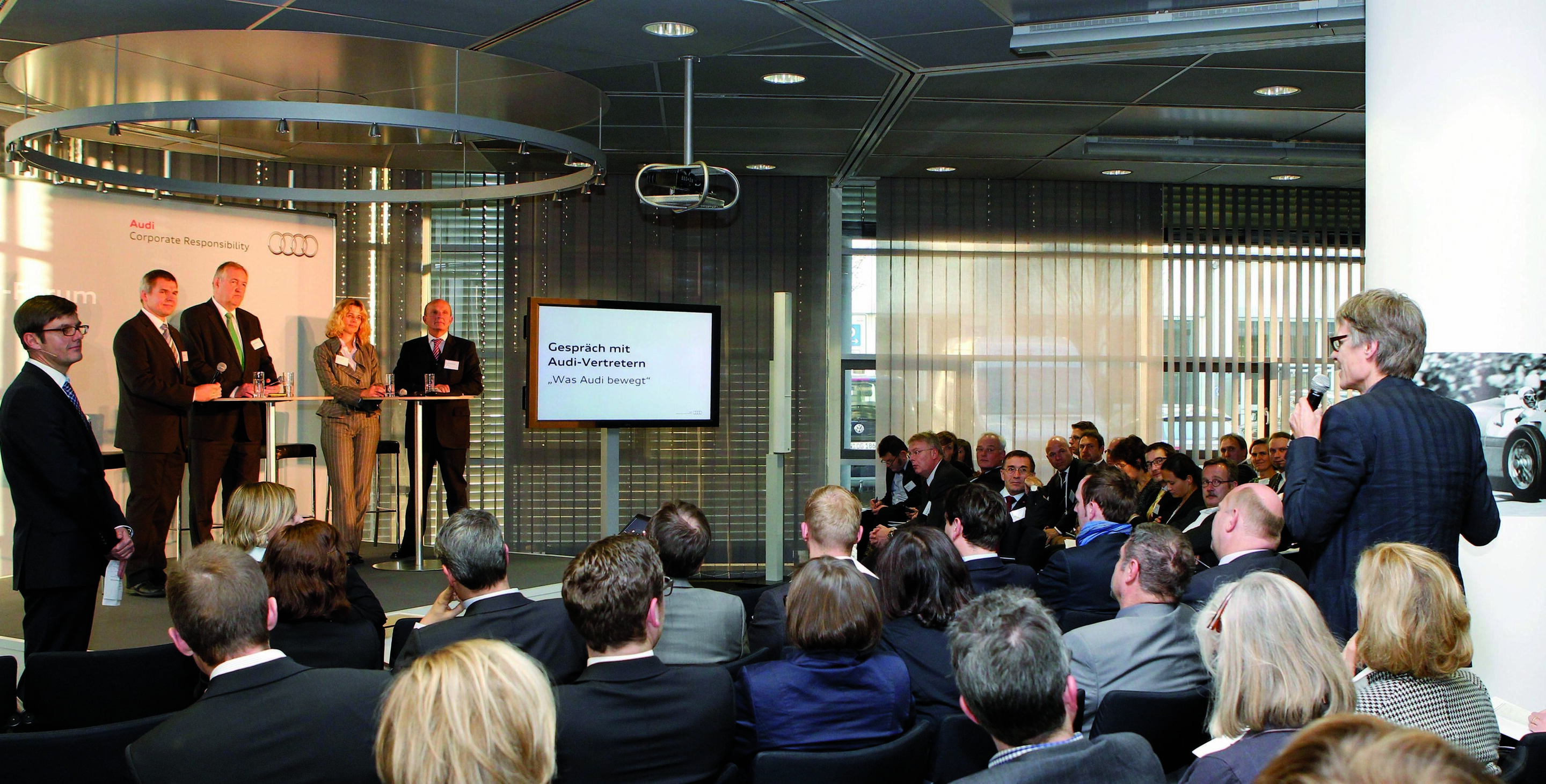 Audi im Gespräch mit der Gesellschaft - Beim „Audi Stakeholder-Forum 2012“ haben Audi-Experten mit allen relevanten Anspruchsgruppen über Corporate Responsibility diskutiert. In vier Workshops setzten sich die Teilnehmer mit vielfältigen Themen auseinander...