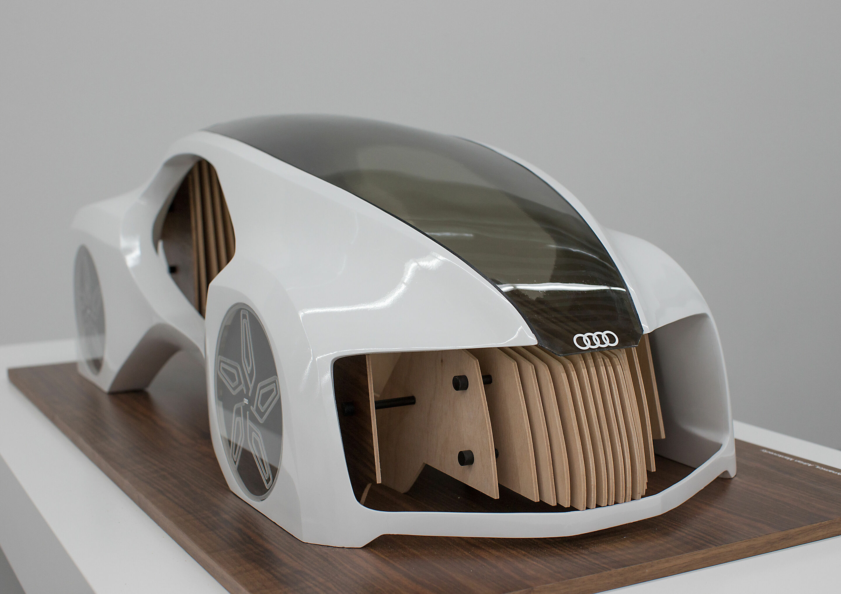Hochschulen zu Gast bei Audi Design UNIverse - Modell des Studenten Adrian Mankovecký von der Academy of Fine Arts and Design aus Bratislava zu seinem Projekt „Wood Aerodynamics“ für die Hochschulkooperation mit Audi.