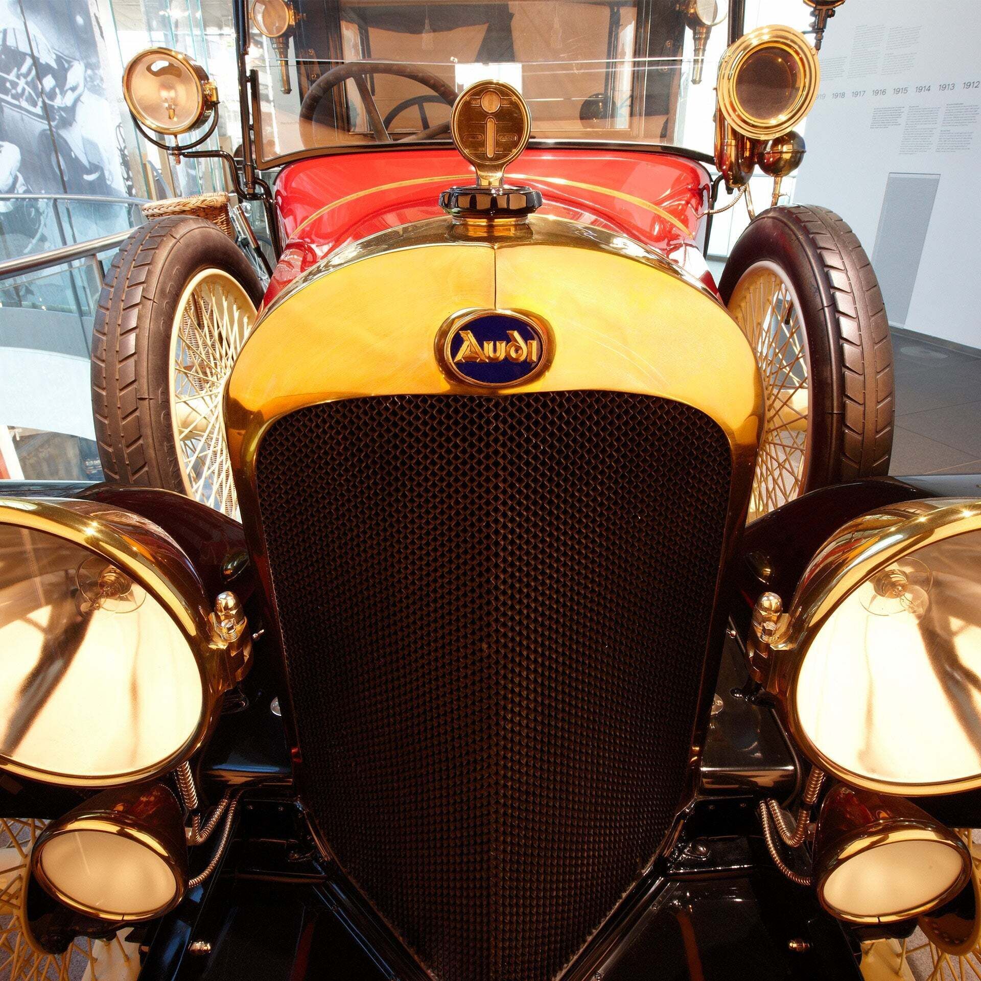 Nahaufnahme eines Ausstellungsstücks im Museum am Audi Forum Ingolstadt
