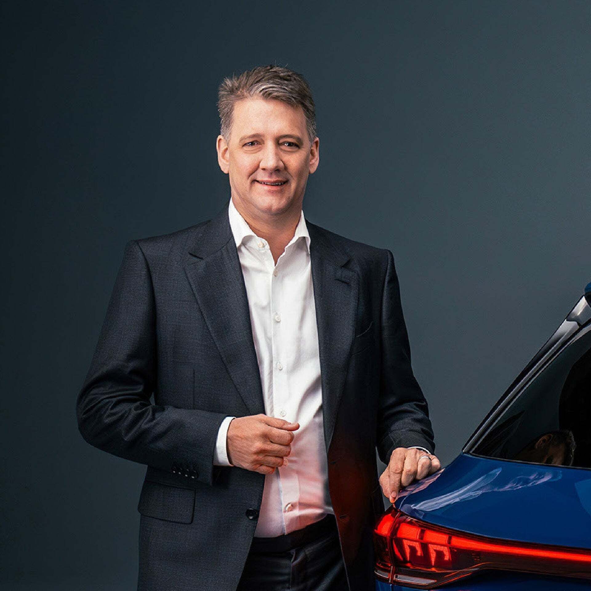 Gernot Döllner, Vorsitzender des Vorstands der AUDI AG - „Das digitale Kundenerlebnis muss einfach, intuitiv und innovativ sein – so wie der quattro Antrieb. Dahinter steckt High-End-Technologie, die dem Kunden maximalen Fahrspaß und Komfort bietet.“