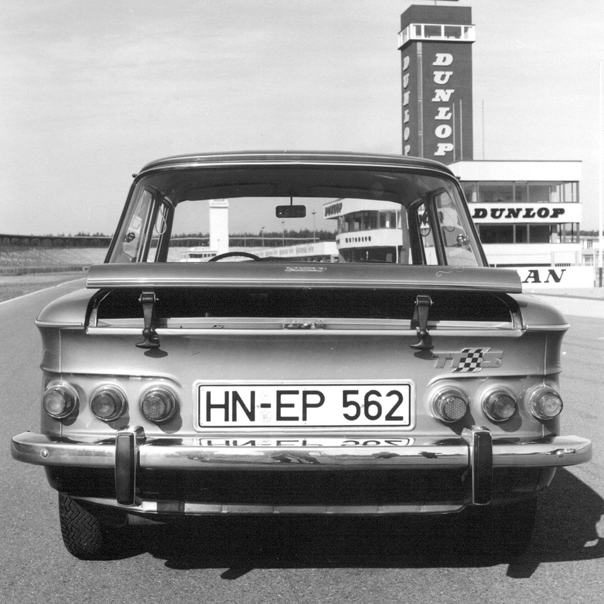 Das Foto zeigt das Heck eines NSU TTS.