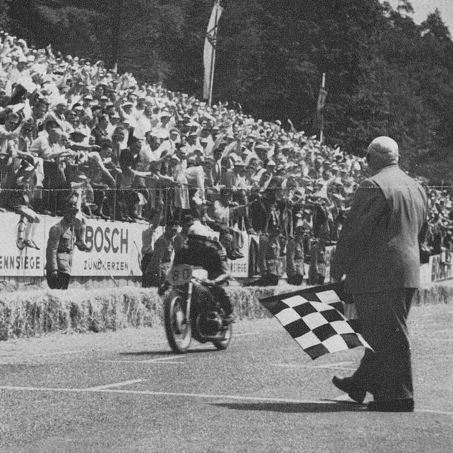Das Foto zeigt ein DKW-Motorrad.