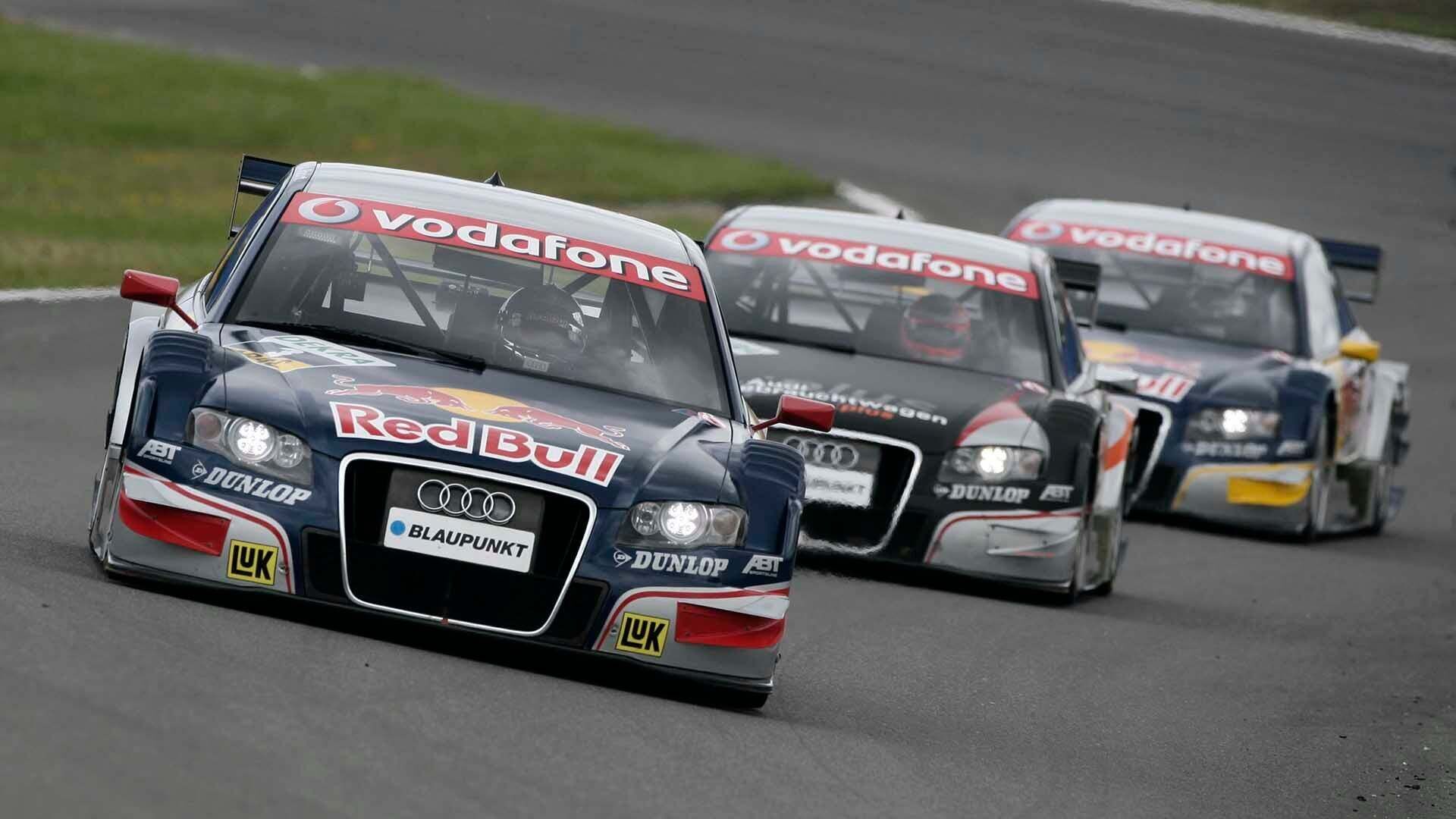 Foto der drei Audi A4 DTM-Autos auf der Strecke in Zandvoort im Jahr 2007.