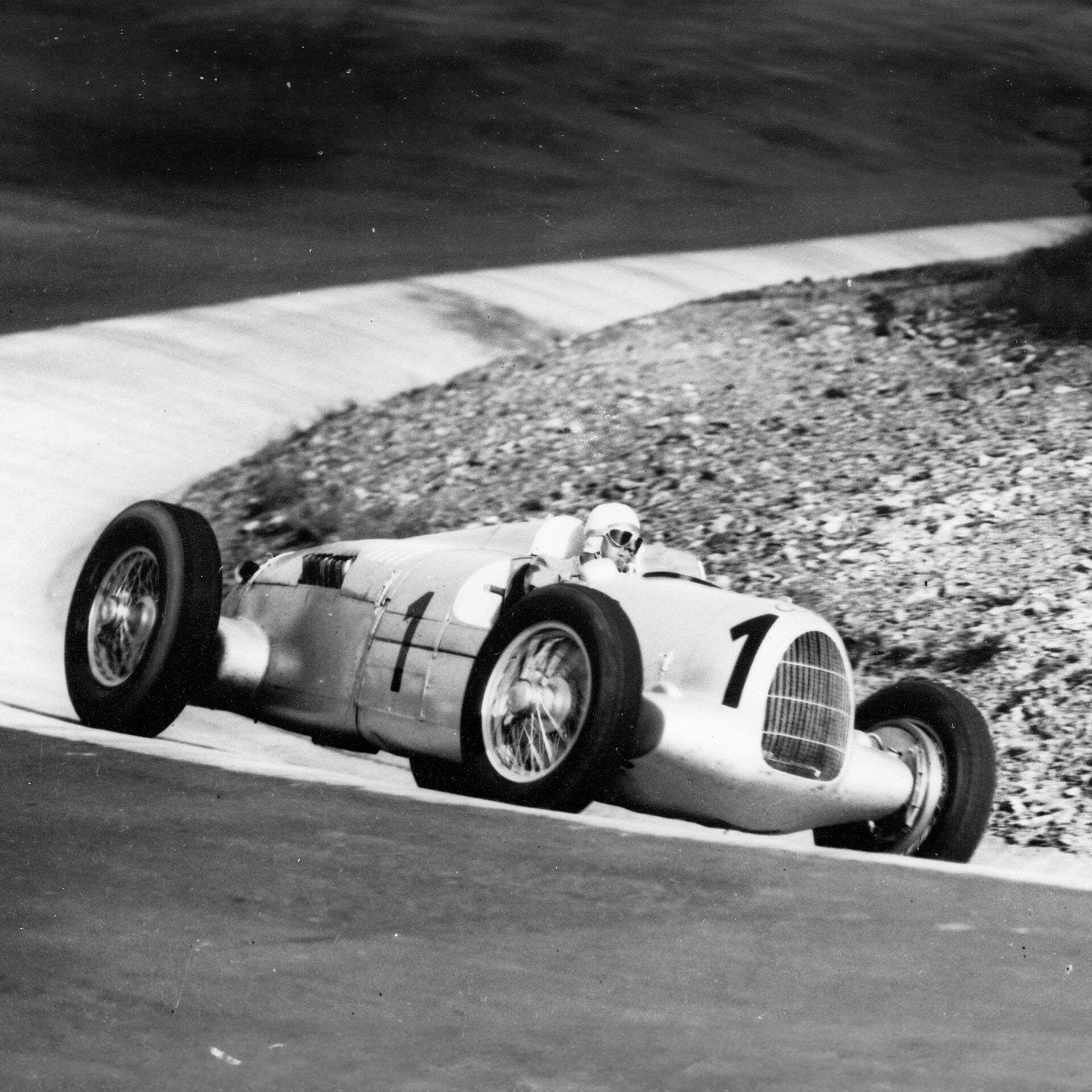 Bernd Rosemeyer mit dem Auto Union Typ C beim Eifelrennen am 13. Juni 1937 - Motorsport – Erfolge und Rekorde