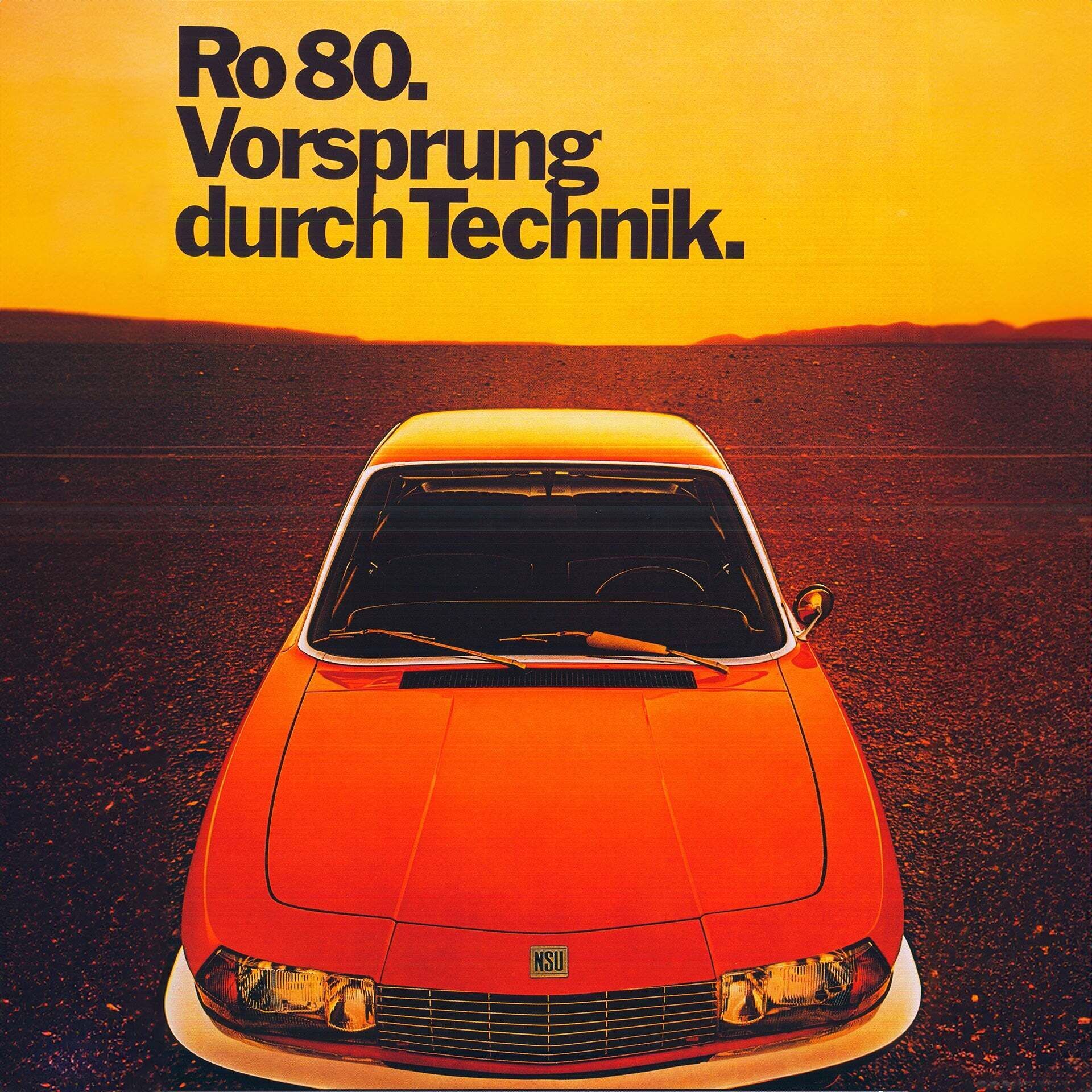 Das rötlich gelbliche Plakat zeigt ein Audi Modell vor dem neuen Werbeslogan