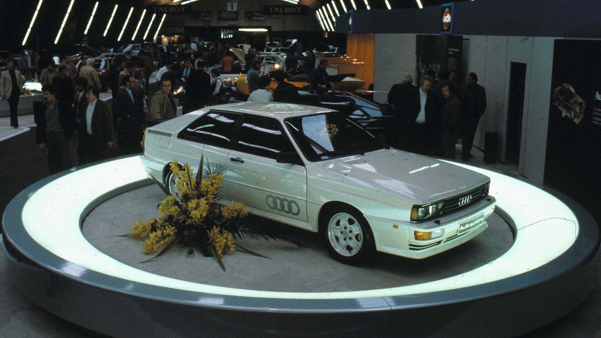 Das Foto zeigt einen ausgestellten Audi quattro.