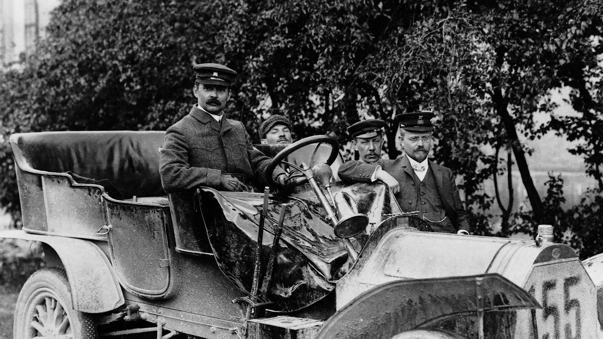 A picture showing a Horch race car.