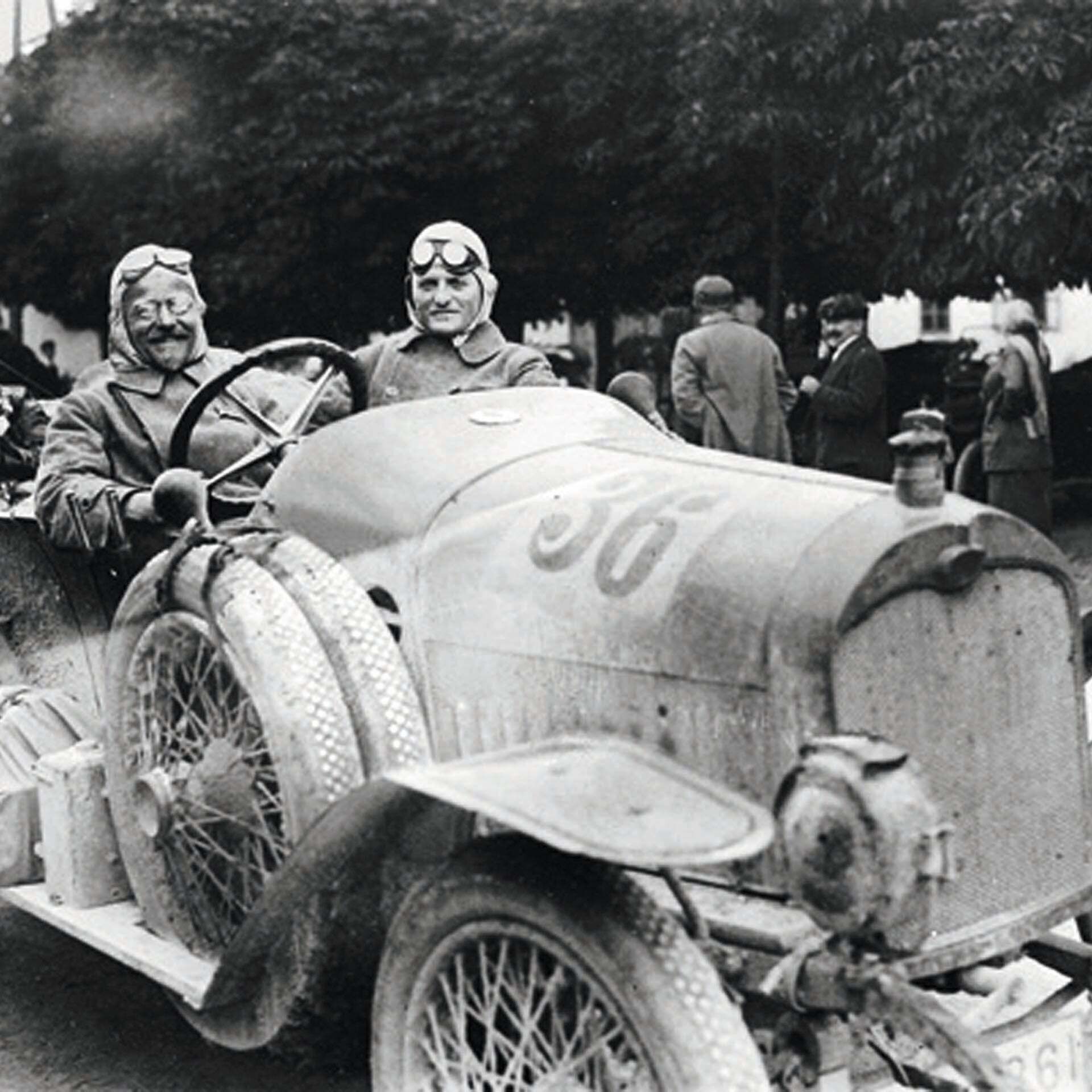 Das Foto zeigt einen Audi Rennwagen.